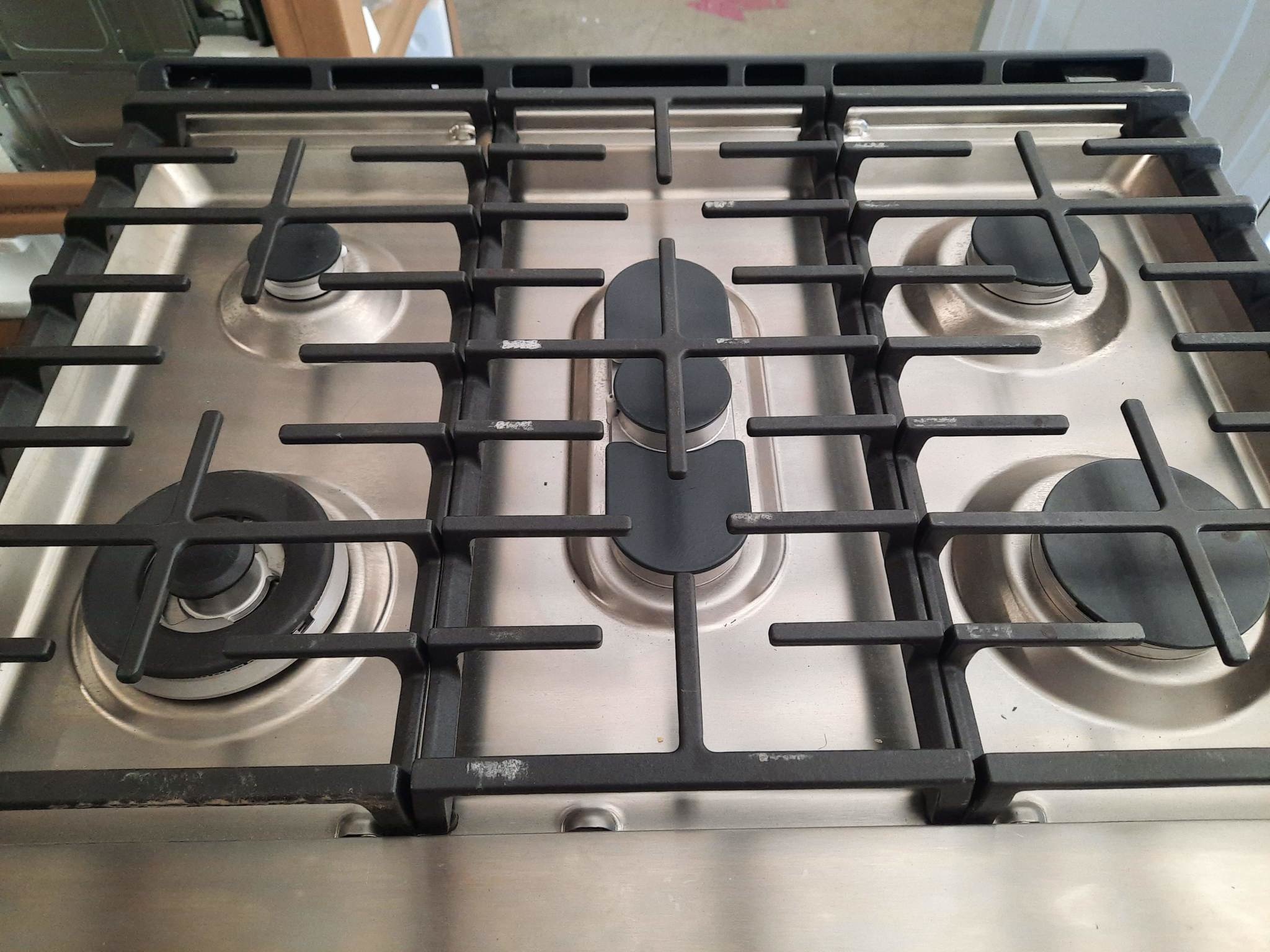 GE GE P2S930SEL4SS  *Preowned*  Profile 30-in Deep Recessed 5 Burners Self-Cleaning Convection European Element Dual Fuel Range (Stainless Steel)