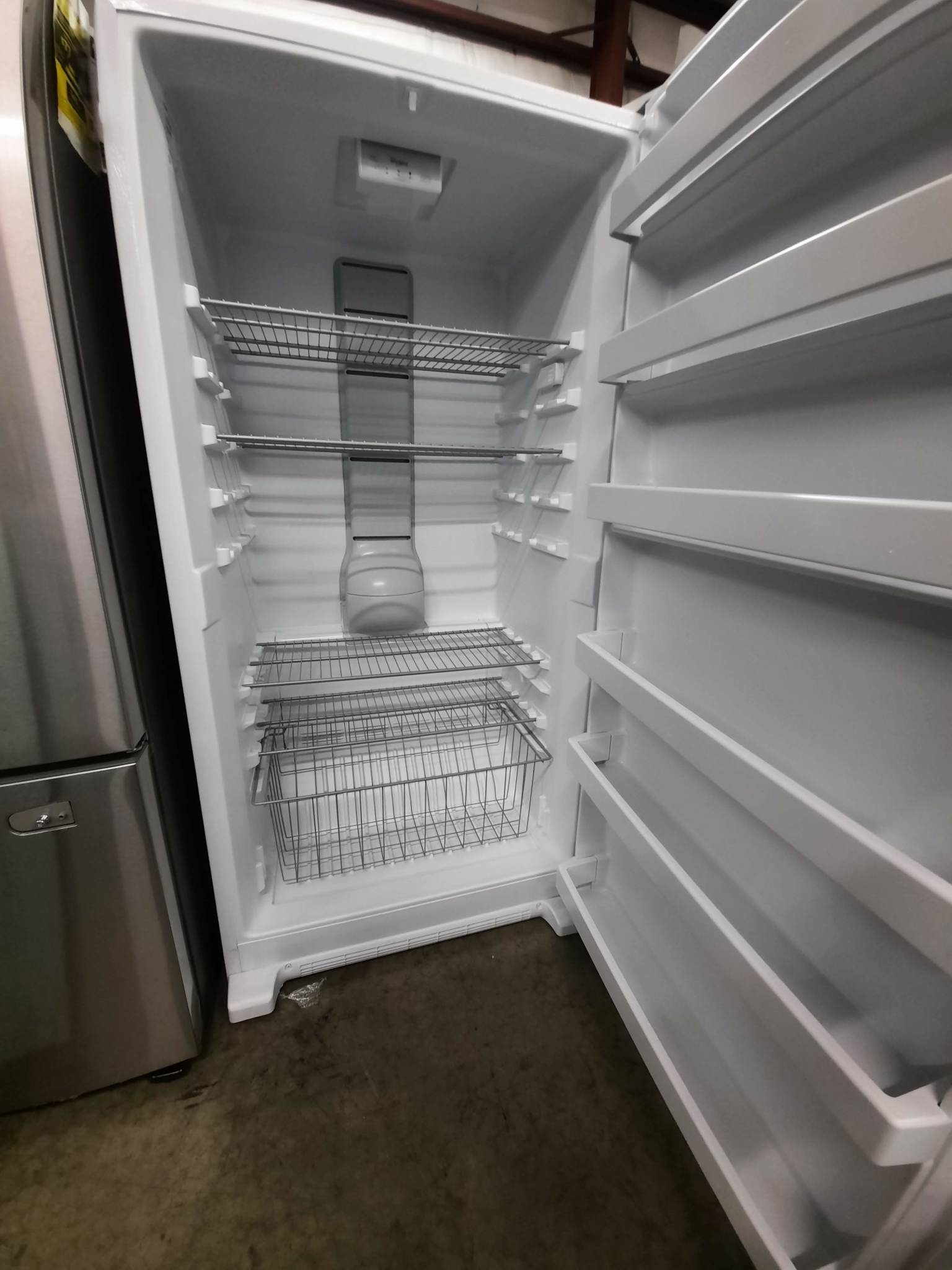 Whirlpool Whirlpool WZF34X20DW  19.65-cu ft Frost-Free Upright Freezer