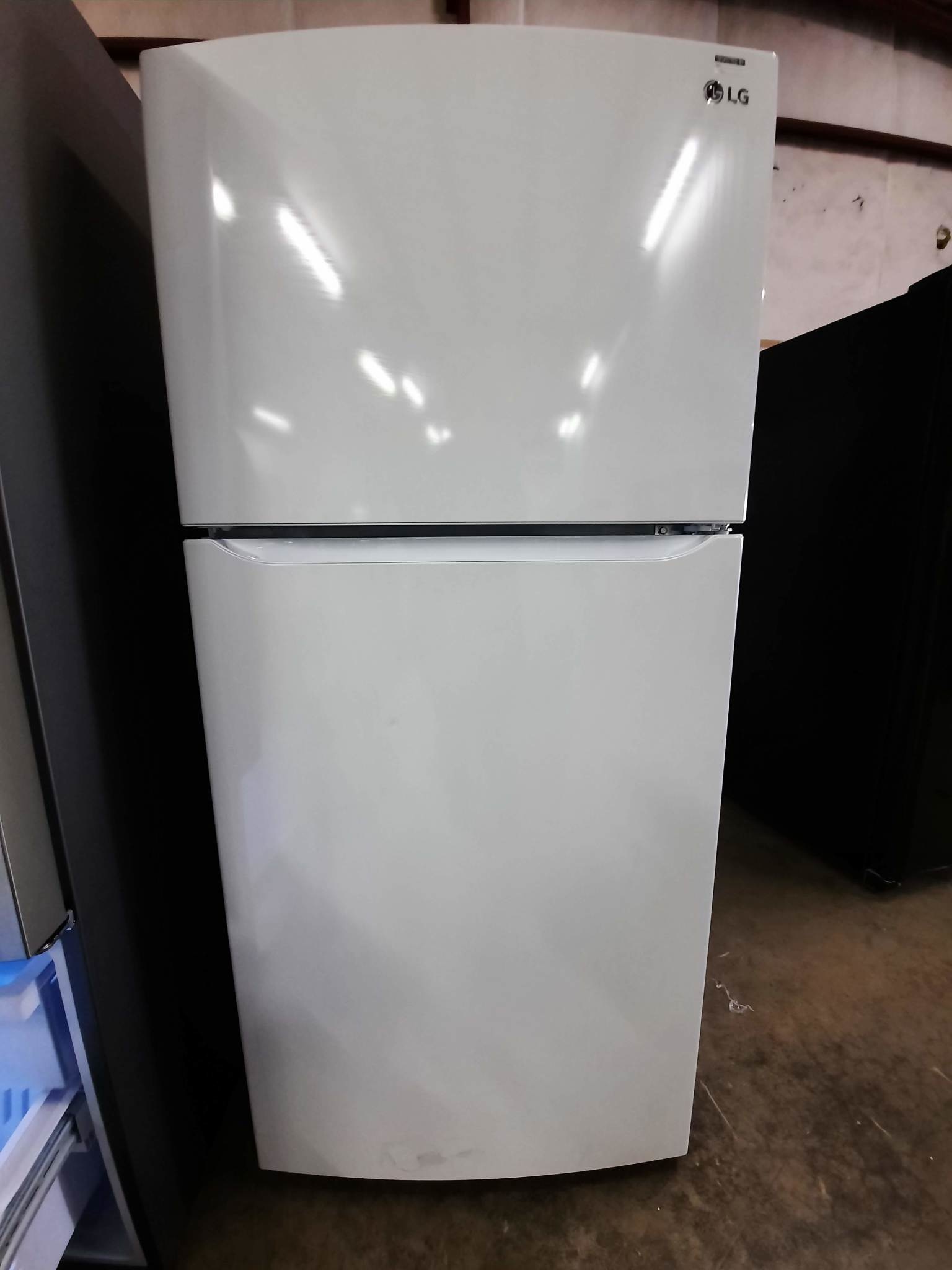 LG LG LTCS20020W  30 in. 20 cu. ft. Top Freezer Refrigerator in White with Reversible Door