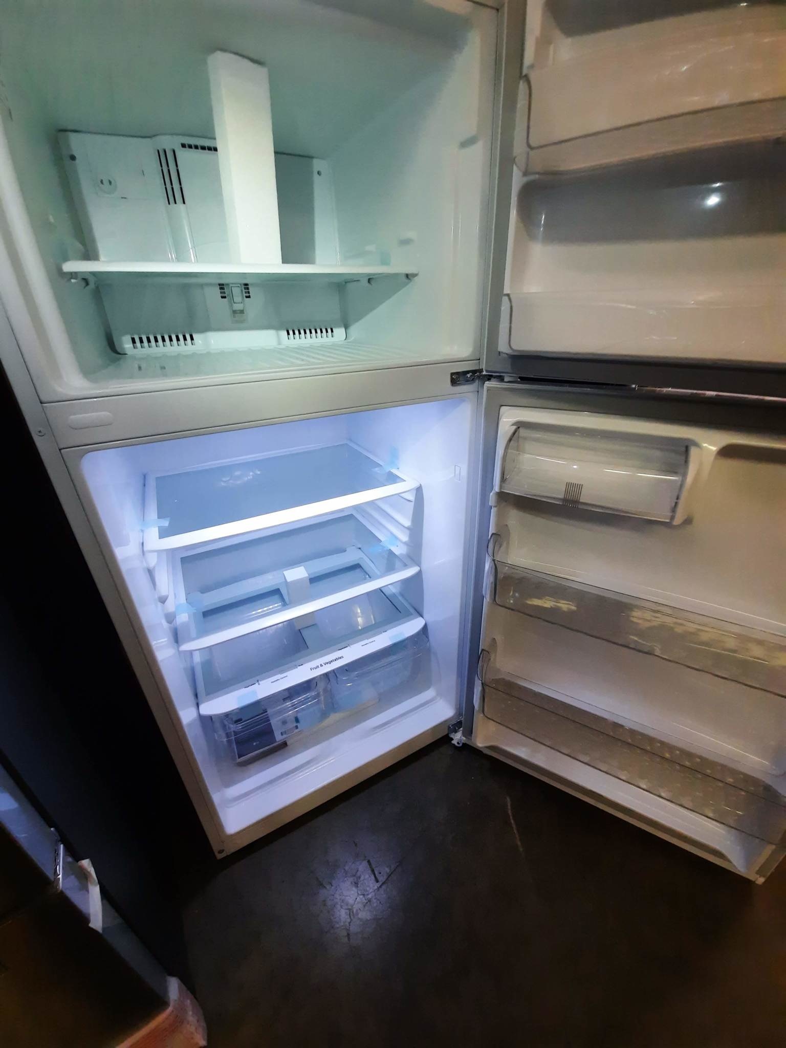 LG LG LTCS20020W  30 in. 20 cu. ft. Top Freezer Refrigerator in White with Reversible Door