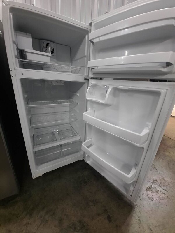 GE *GE GTE17DTNDRWW   16.6 cu. ft. Top Freezer Refrigerator in White,  Includes Icemaker, ENERGY STAR