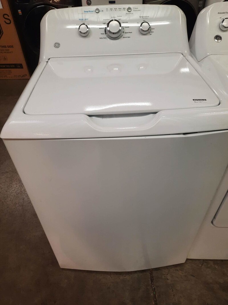 GE *GTW335ASNWW  4.2-cu ft Top-Load Washer  With Stainless Steel Basket (White)