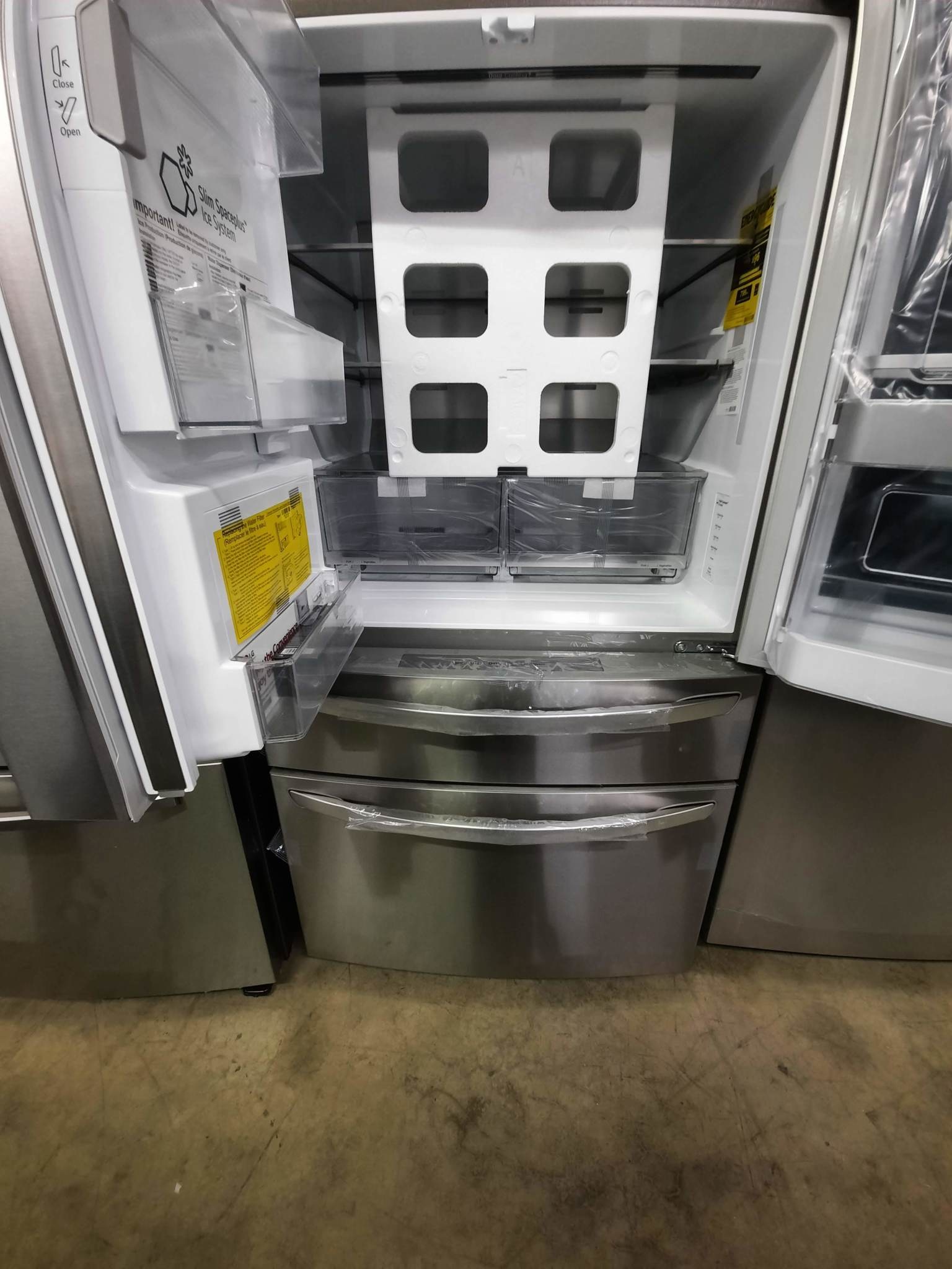 LG *LRMVS3006S   Craft Ice Smart Wi-Fi Enabled 29.5-cu ft 4-Door French Door Refrigerator with Dual Ice Maker and Door within Door (Printproof Stainless Steel) ENERGY STAR