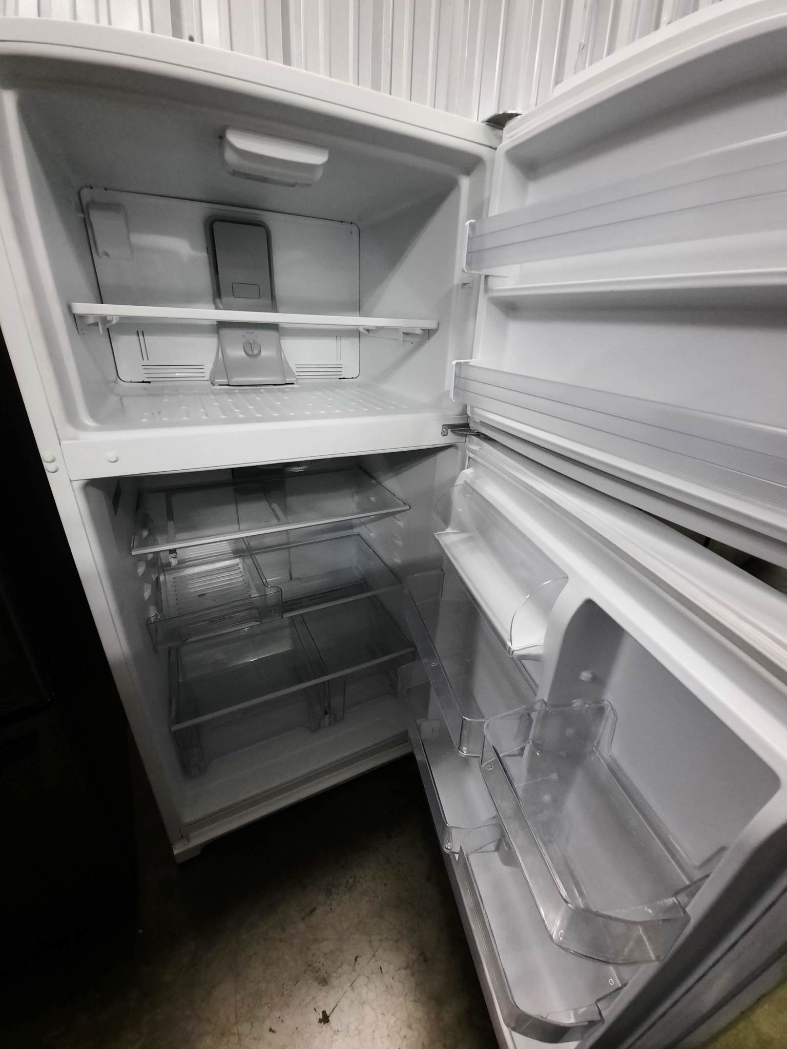 Whirlpool *WRT541SZDW   21.3-cu ft Top-Freezer Refrigerator (White) ENERGY STAR