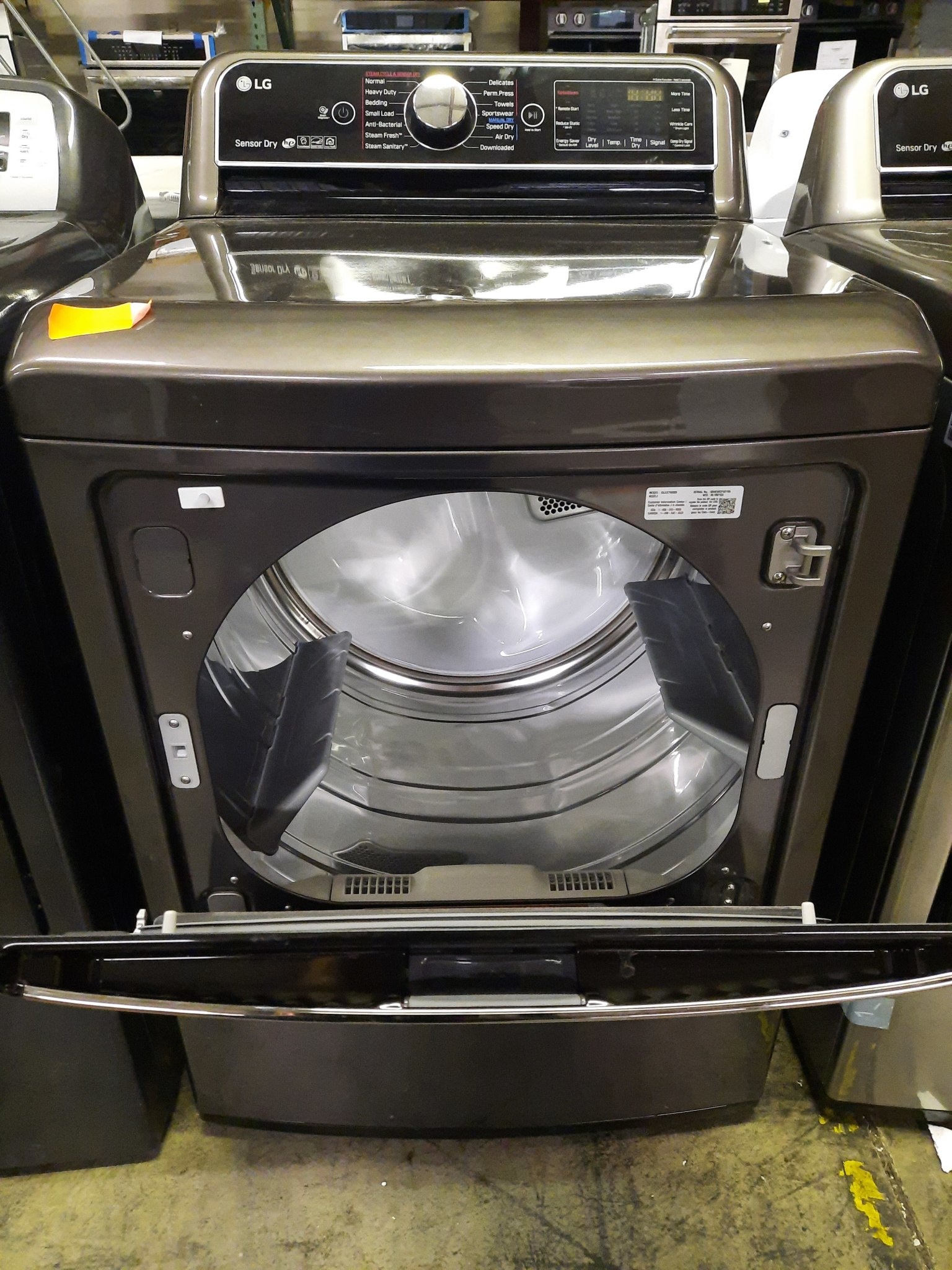 LG *DLEX7900BE   7.3 cu ft Ultra LarSmart Front Load Electric Dryer with EasyLoad Door, SensorDry & TurboSteam in Black Steel