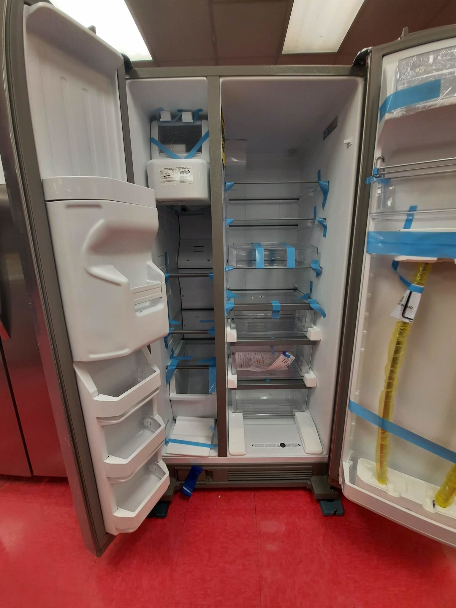 Whirlpool Whirlpool WRF767SDHZ  26.8-cu ft French Door Refrigerator with Dual Ice Maker (Fingerprint Resistant Stainless Steel) ENERGY STAR