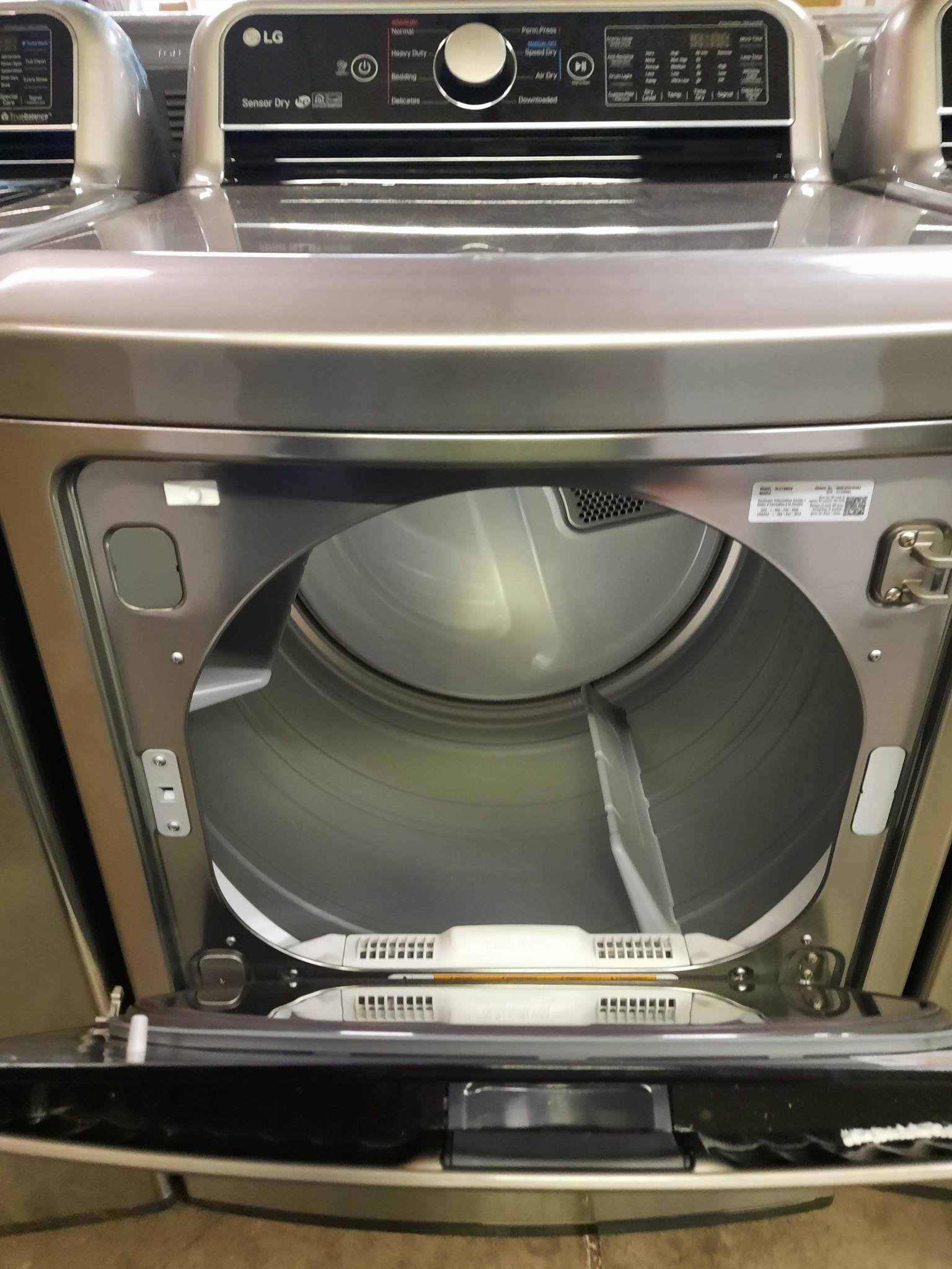 LG DLE7300VE    7.3 cu. ft. Ultra Large Graphite Steel Smart Electric Vented Dryer with EasyLoad Door & Sensor Dry, ENERGY STAR