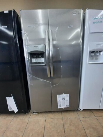 Frigidaire Frigidaire LFSS2612TF4 25.5-cu ft Side-by-Side Refrigerator with Ice Maker (EasyCare Stainless Steel)