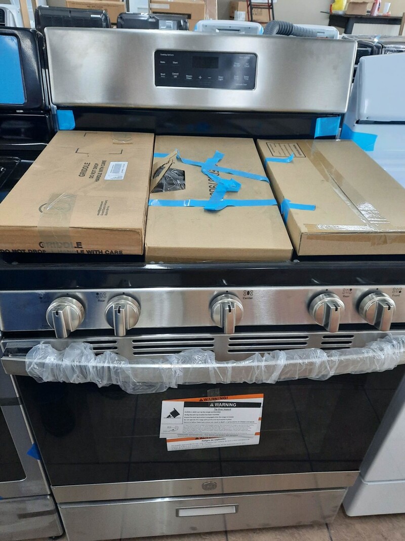 GE * JGBS66REKSS  30 in. 5.0 cu. ft. Gas Range in Stainless Steel with Griddle
