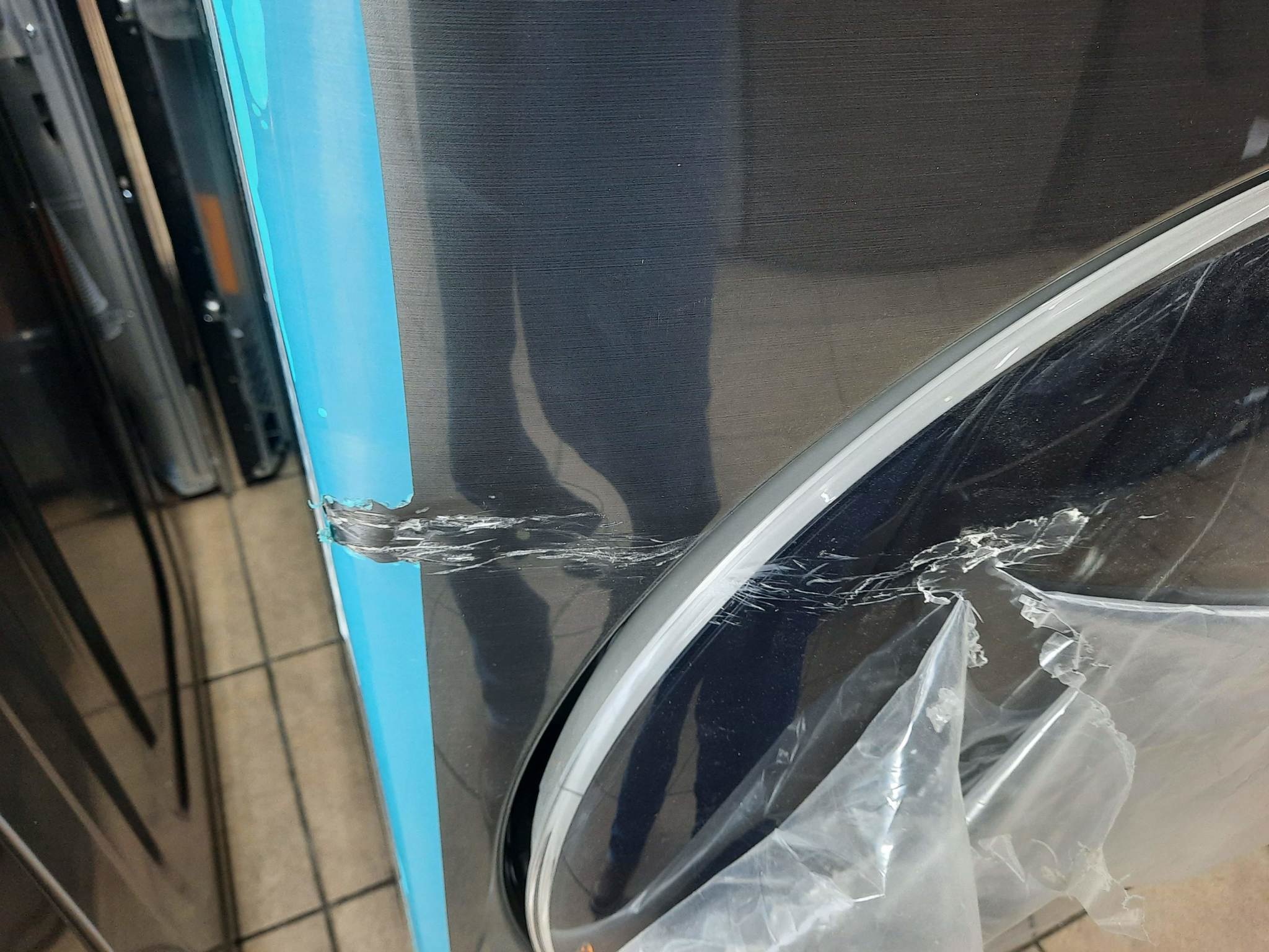 Samsung Samsung WV60M9900AV /A5   6.0 Cu. Ft. High Efficiency Smart Front Load Washer with Steam and FlexWash™ - Black stainless steel