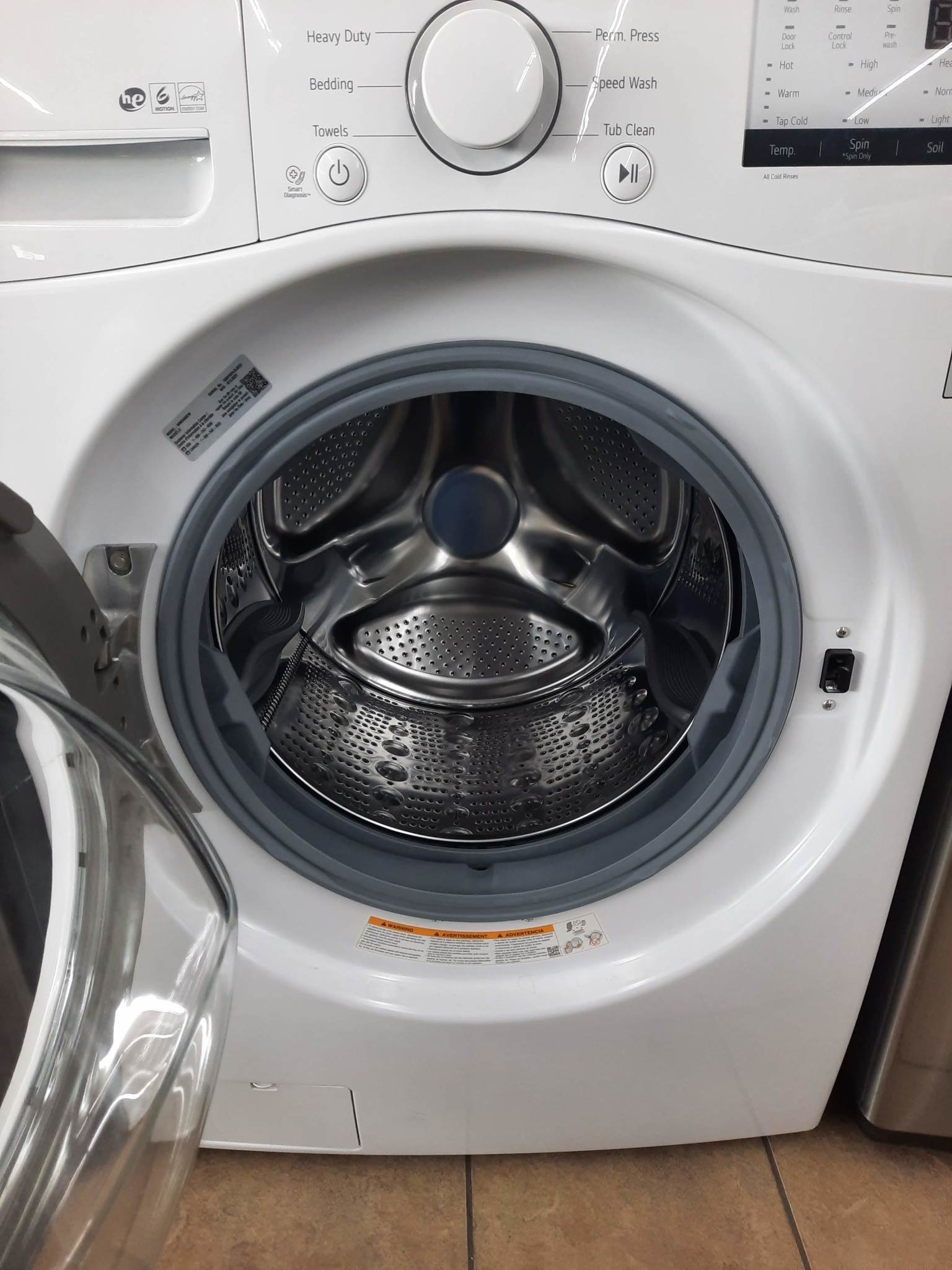 LG LG WM3400CW 4.5 cu. ft. Ultra Large Capacity White Front Load Washing Machine with Coldwash Technology