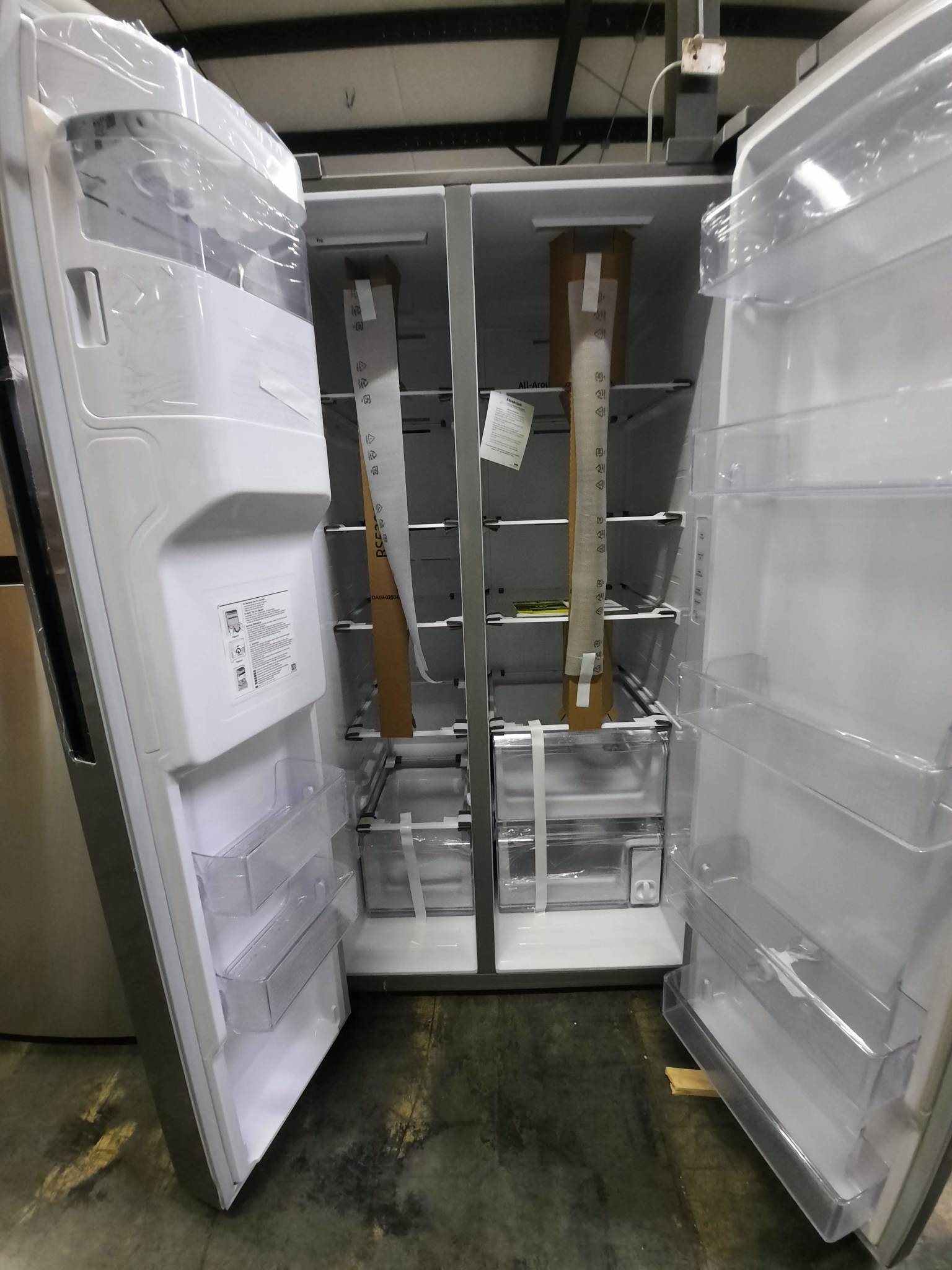 Samsung Samsung RS27T5200SR   27.4 cu. ft. Side by Side Refrigerator in Fingerprint Resistant Stainless Steel