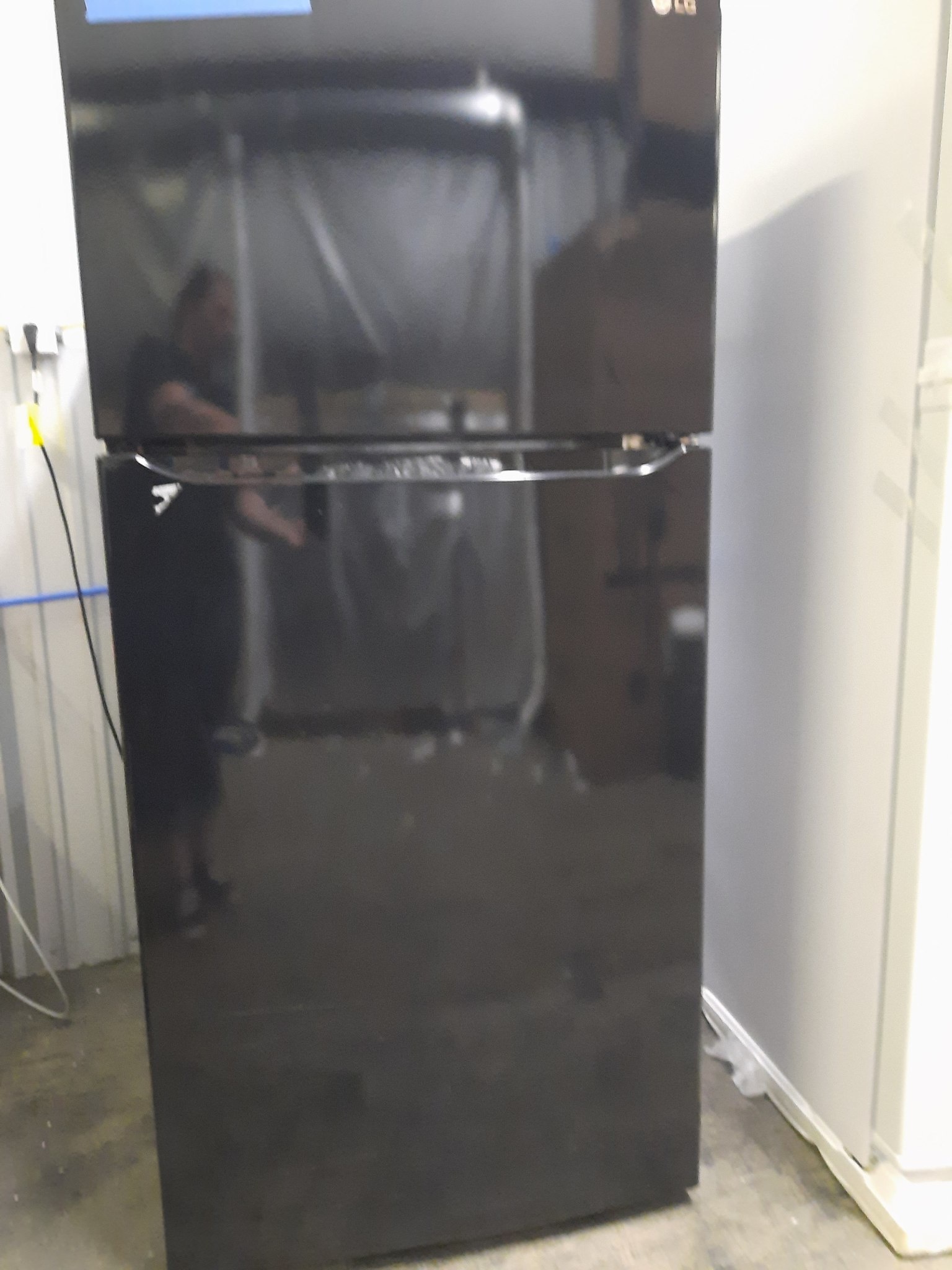 LG *LTCS20020B   30 in. 20 cu. ft. Top Freezer Refrigerator in Black with Reversible Door