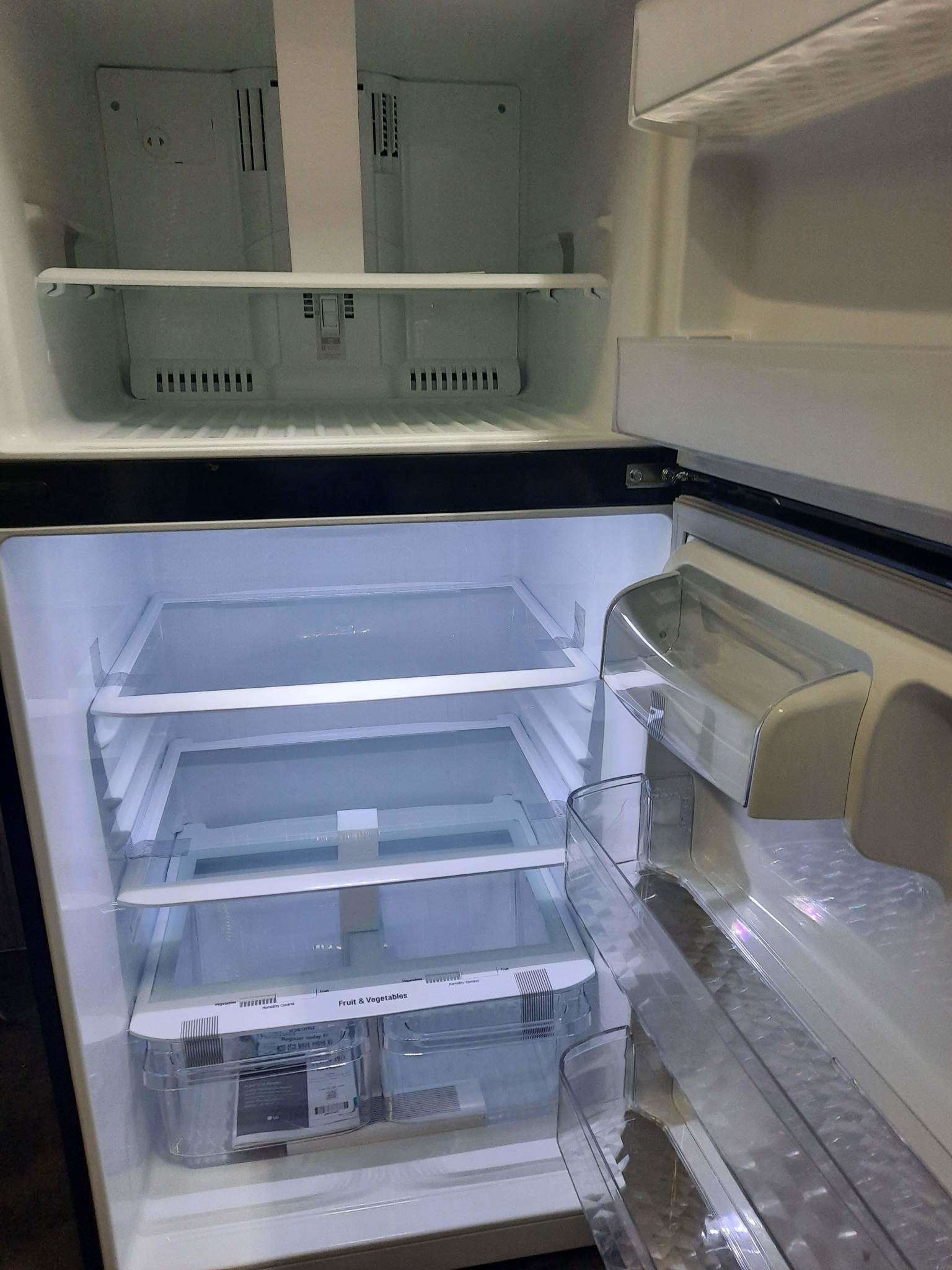 LG *LTCS20020B   30 in. 20 cu. ft. Top Freezer Refrigerator in Black with Reversible Door