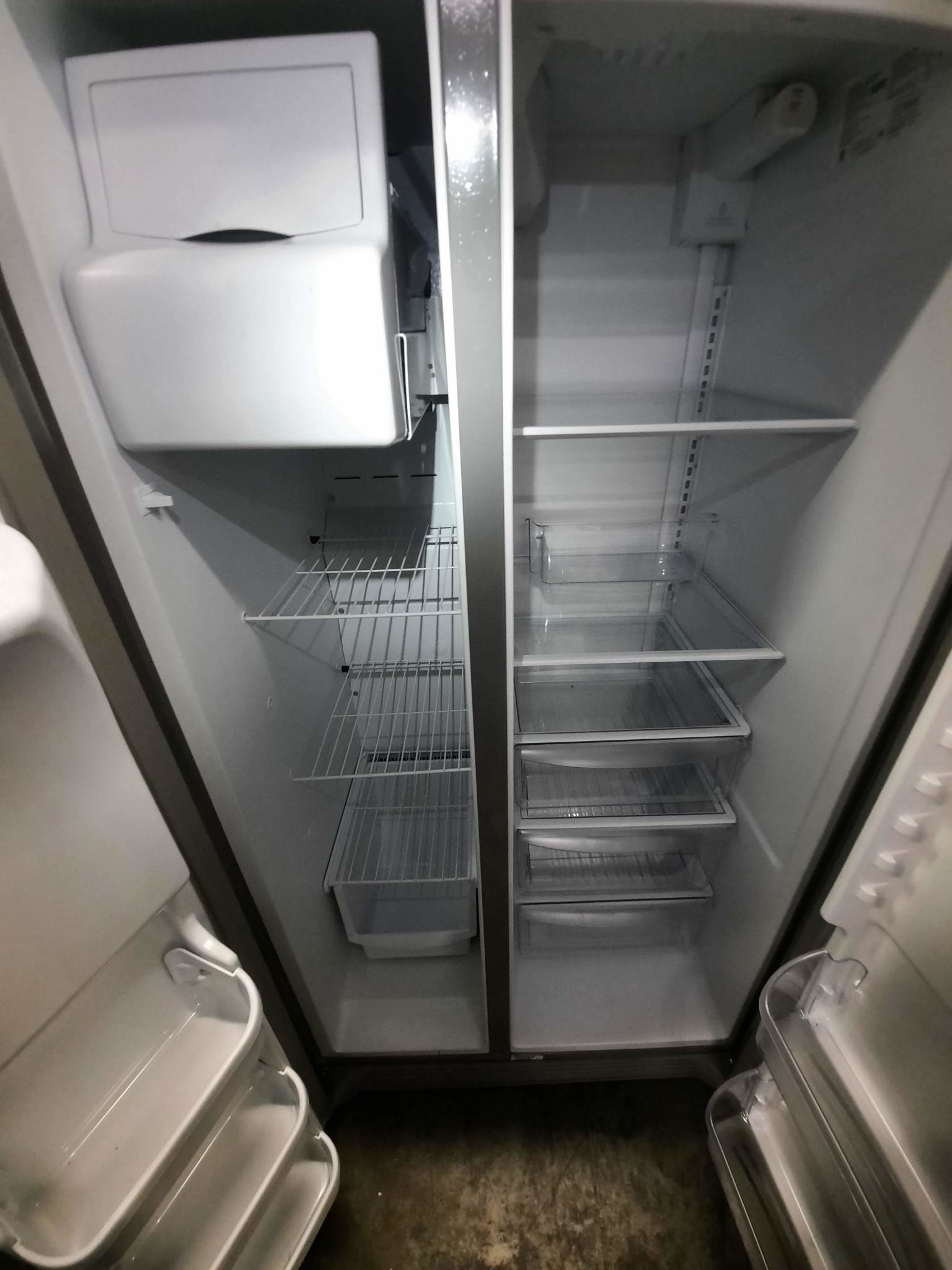 Frigidaire Frigidaire LFSS2612TF4 (4A103139580)  25.5-cu ft Side-by-Side Refrigerator with Ice Maker (EasyCare Stainless Steel)