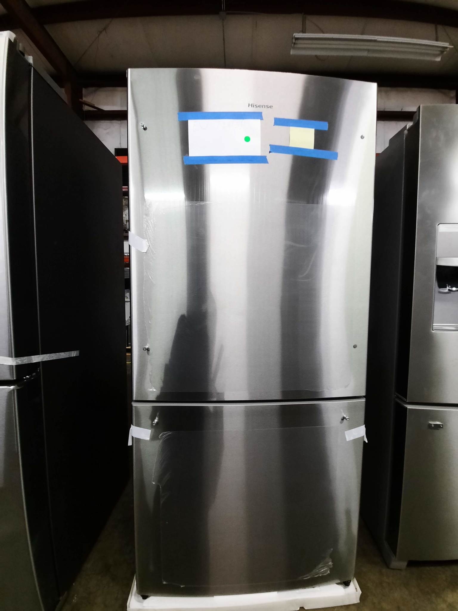 Hisense Hisense HBM17158SS 17.1-cu ft Counter-depth Bottom-Freezer Refrigerator