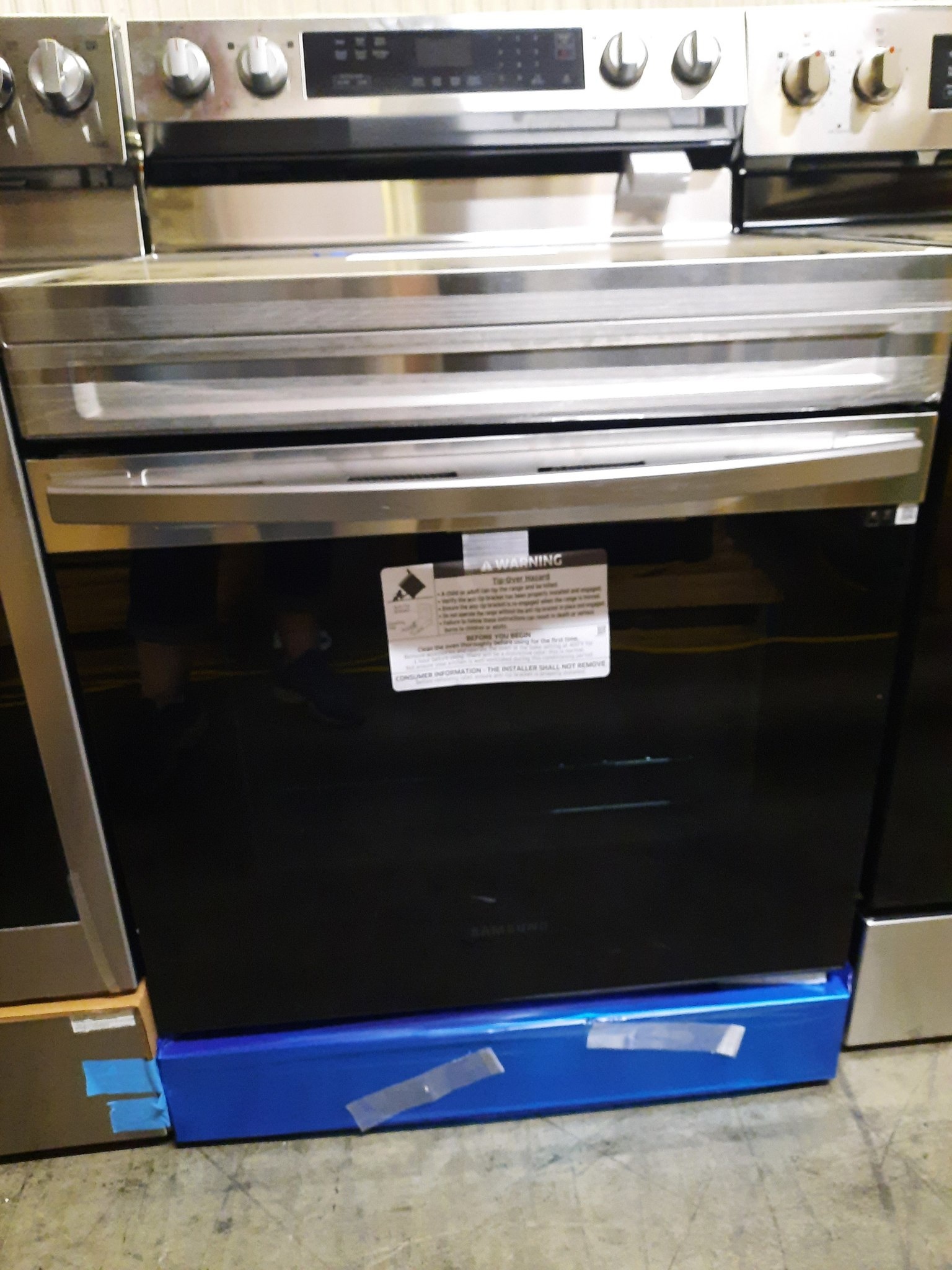 Samsung *NE63A6311SS   6.3 cu. ft. Smart Freestanding Electric Range with Rapid Boil and Self Clean in Stainless Steel