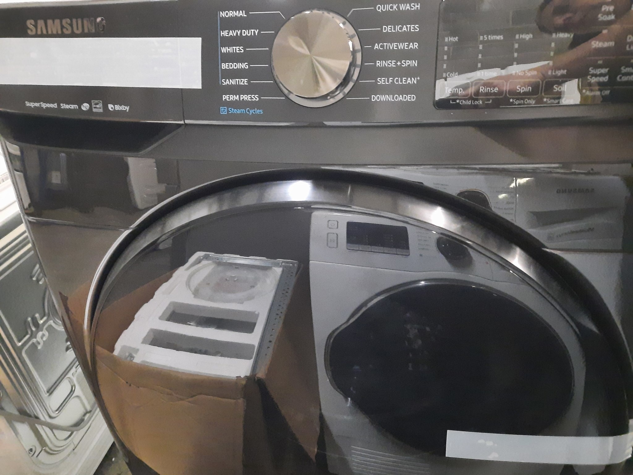 Samsung Samsung WF50R8500AV  5.0 cu. ft. High-Efficiency Black Stainless Steel Front Load Washing Machine with Super Speed and Steam, ENERGY STAR