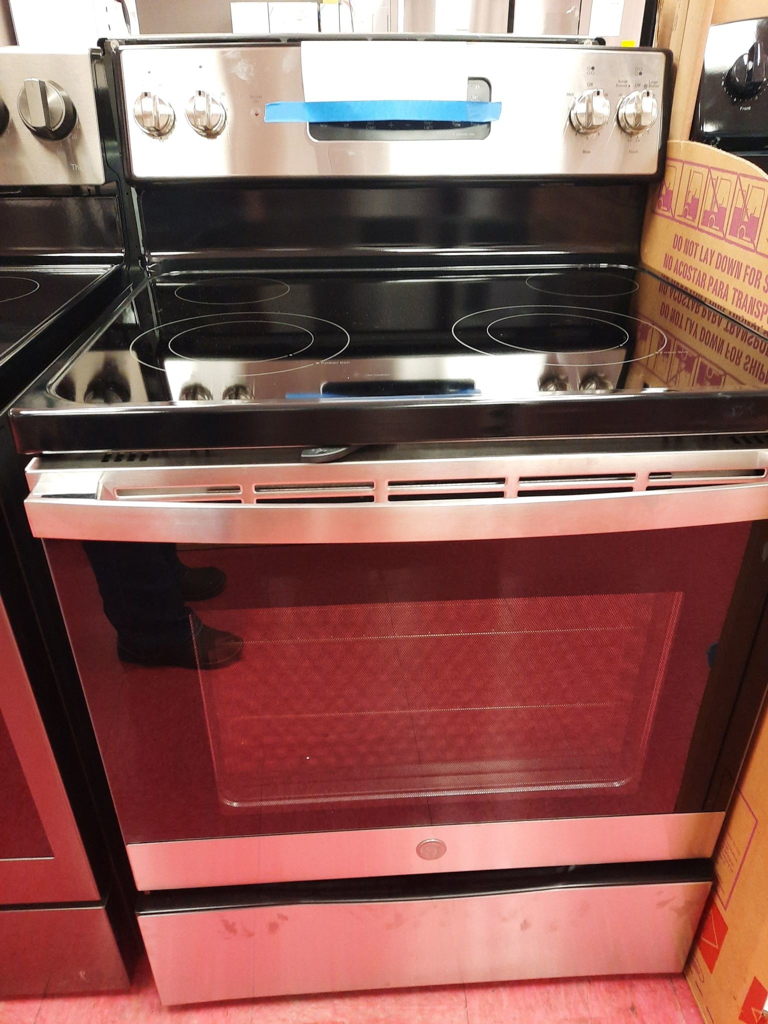 GE *GE JB645RKSS 30-in Smooth Surface 4 Elements 5.3-cu ft Self-Cleaning Freestanding Electric Range (Stainless Steel)