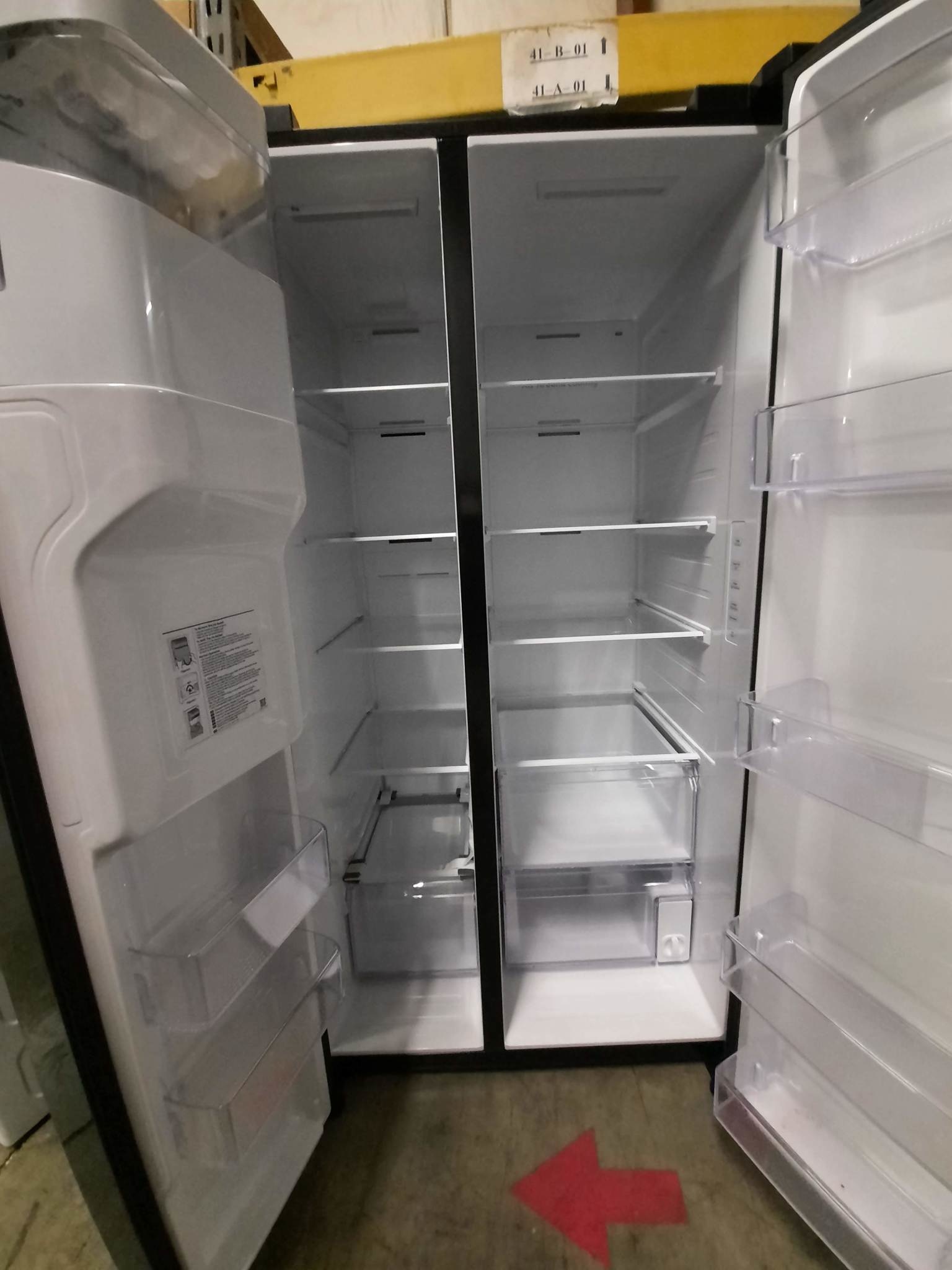 Samsung *RS27T5200SG 27.4 cu. ft. Side by Side Refrigerator in Fingerprint Resistant Black Stainless Steel