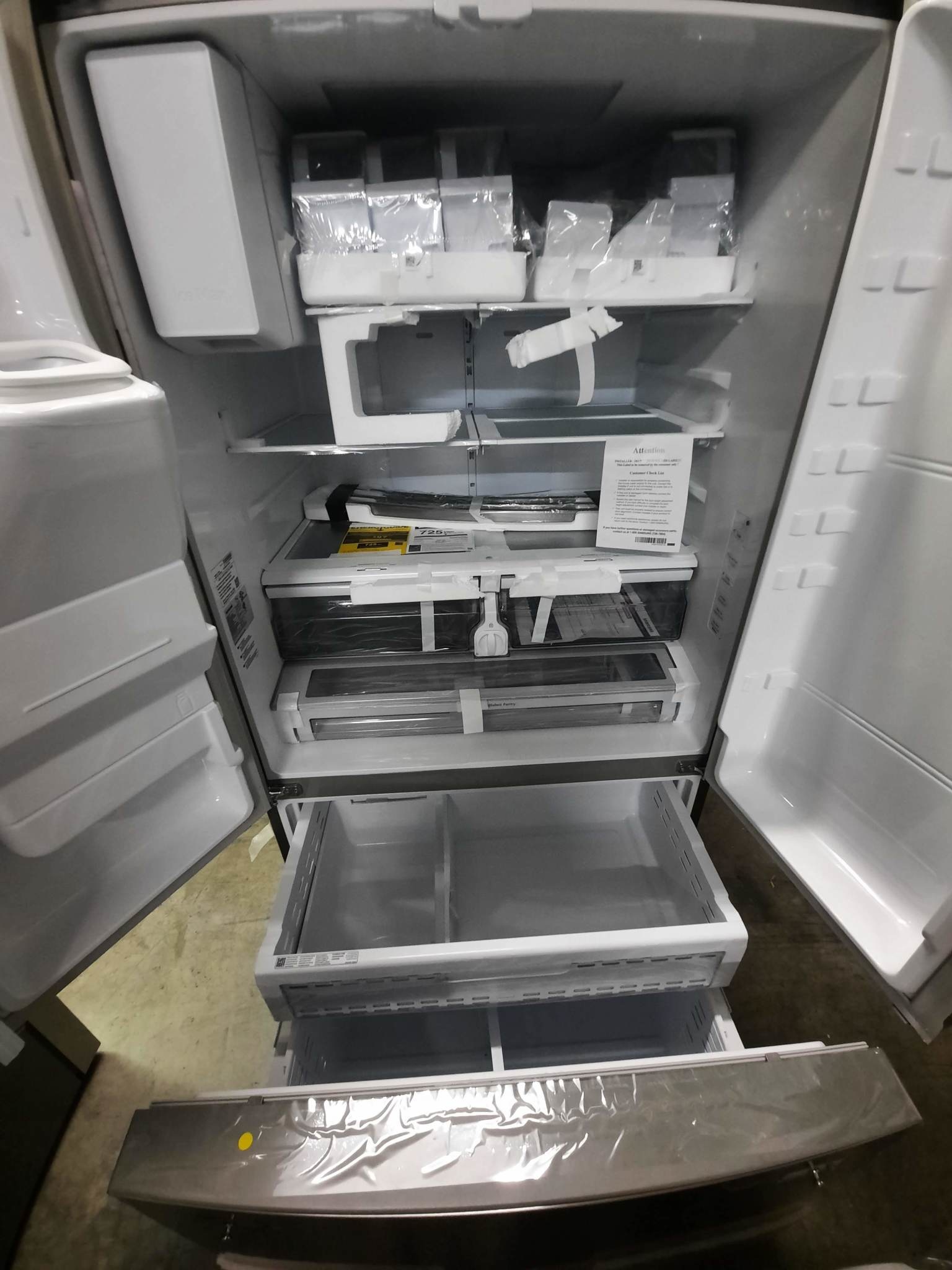 Samsung *Samsung RF28R6241SR 28cu ft French Door Refrigerator with