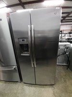 GE *GE GSS25LSLMCSS  25.3-cu ft Side-by-Side Refrigerator with Ice Maker (Stainless Steel)
