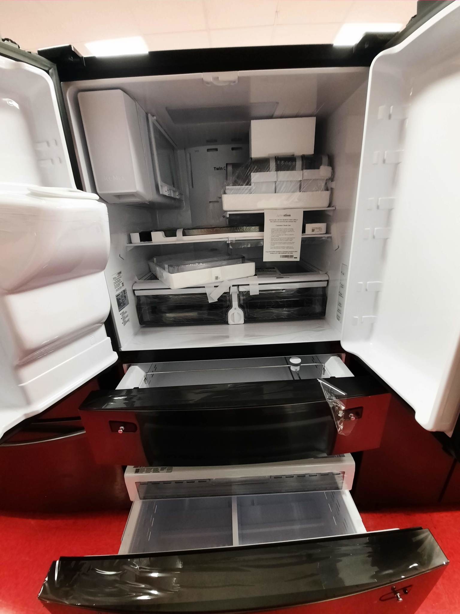 Samsung *RF28R7201SG  - 28 cu. ft. 4-Door French Door Smart Refrigerator with FlexZone Drawer - Black Stainless Steel