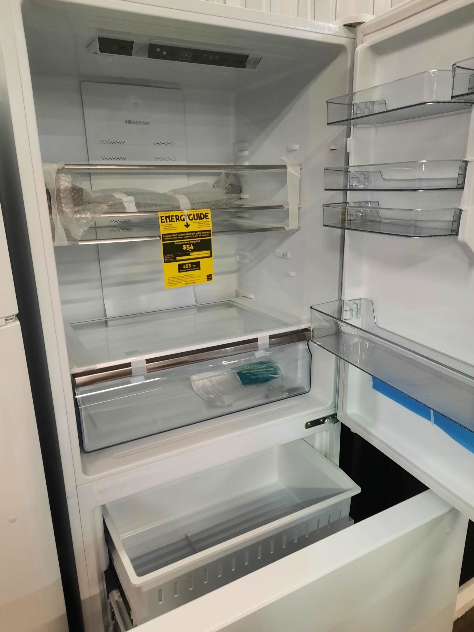 Hisense *HRB171N6AWE  17.2-cu ft Counter-Depth Bottom-Freezer Refrigerator (White) ENERGY STAR