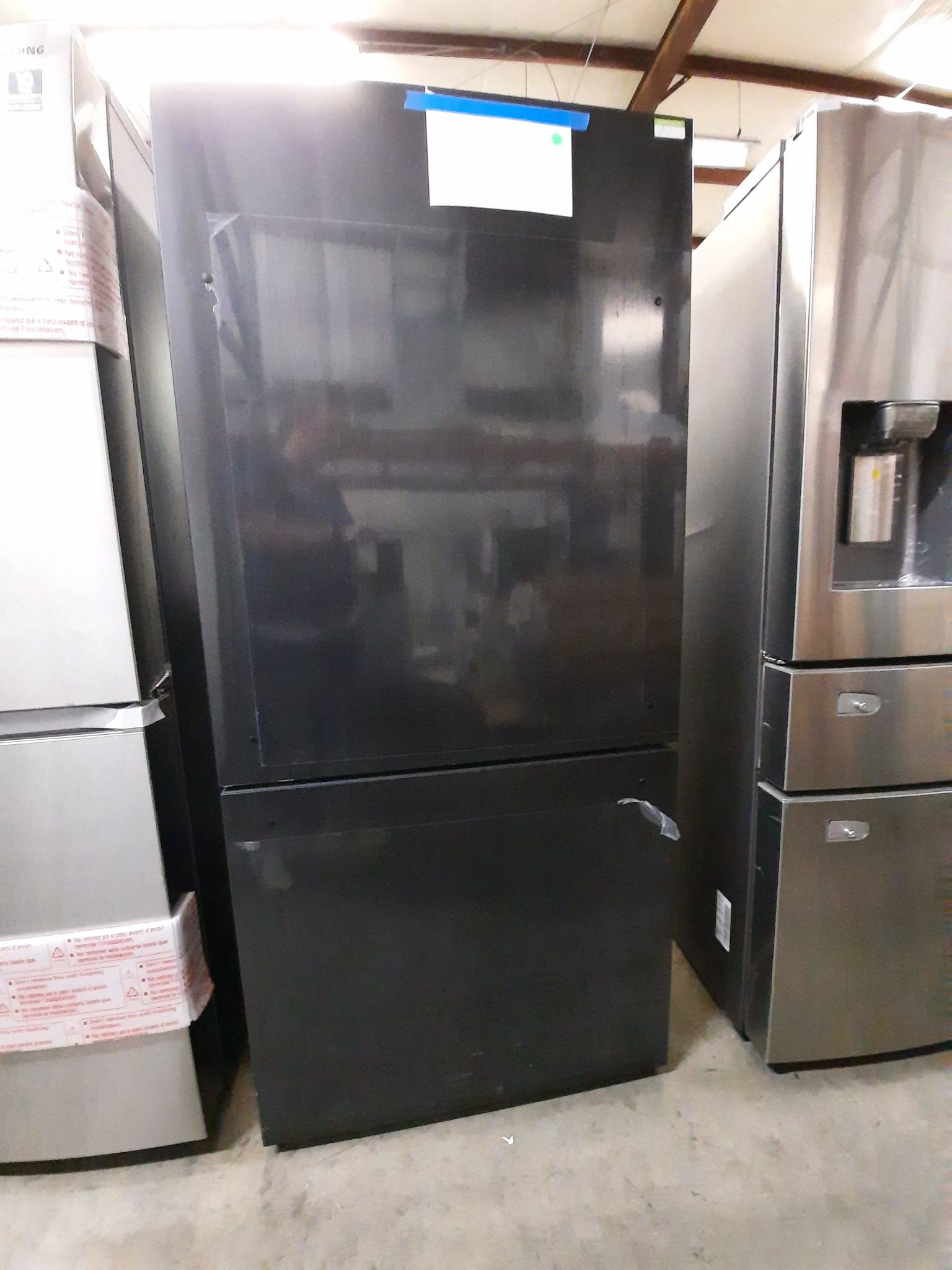 Hisense * HRB171N6ABE   17.2-cu ft Counter-depth Bottom-Freezer Refrigerator (Black Metallic Steel) ENERGY STAR