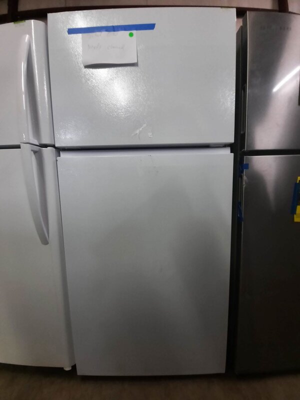 Hisense *Hisense HRT180N6AWD  18-cu ft Top-Freezer Refrigerator (White)