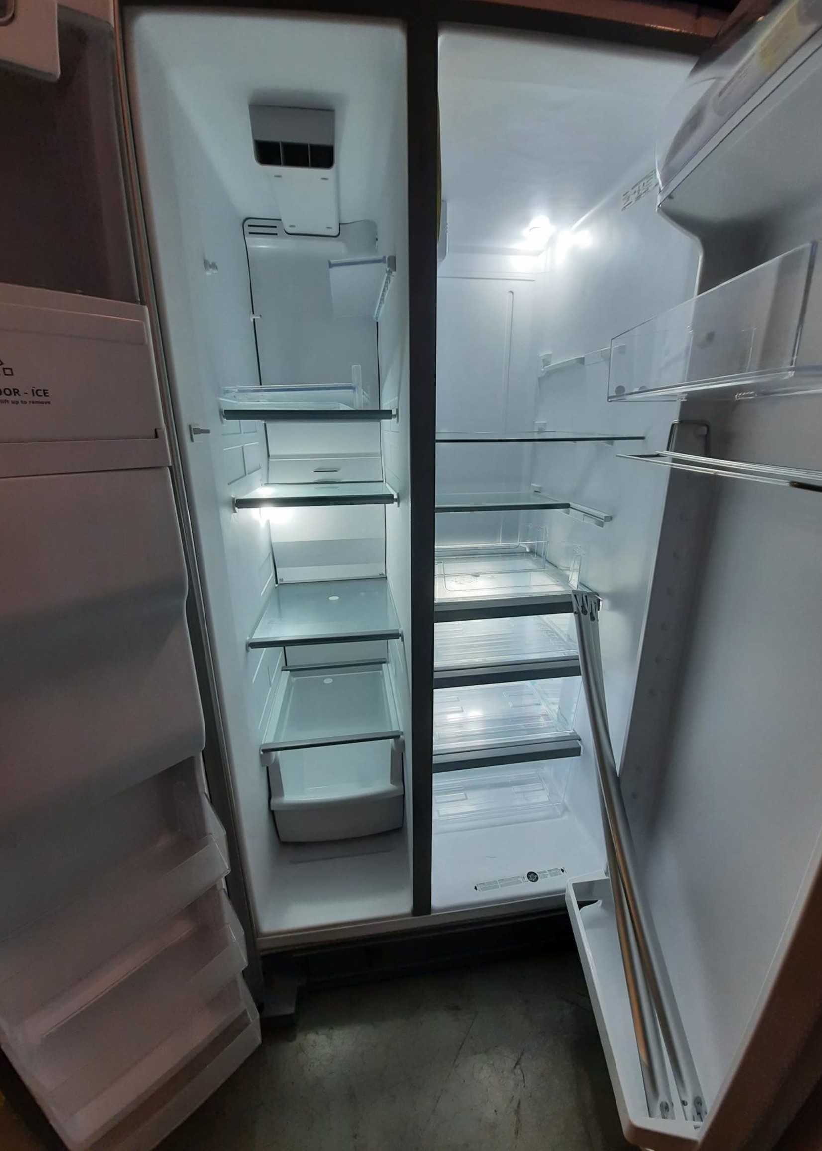 *Whirlpool WRS555SIHZ 24.5cu ft SidebySide Refrigerator with Ice