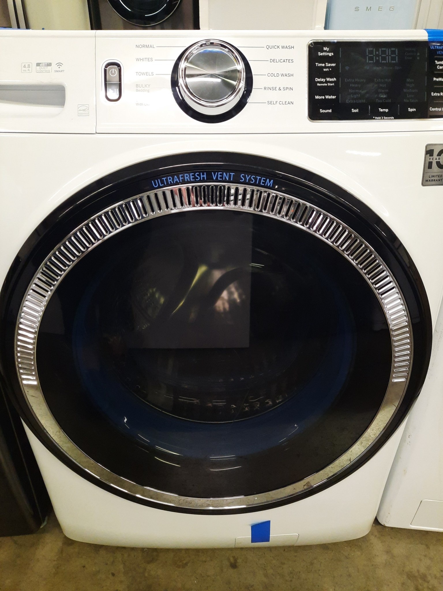 GE *GFW550SSNWW  4.8 CuFt High-Efficiency Stackable Smart Front Load Washer w/UltraFresh Vent System & Microban Antimicrobial Technology - White on White