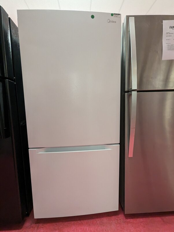 Midea *Midea MRB19B7AWW   18.7-cu ft Bottom-Freezer Refrigerator (White) ENERGY STAR