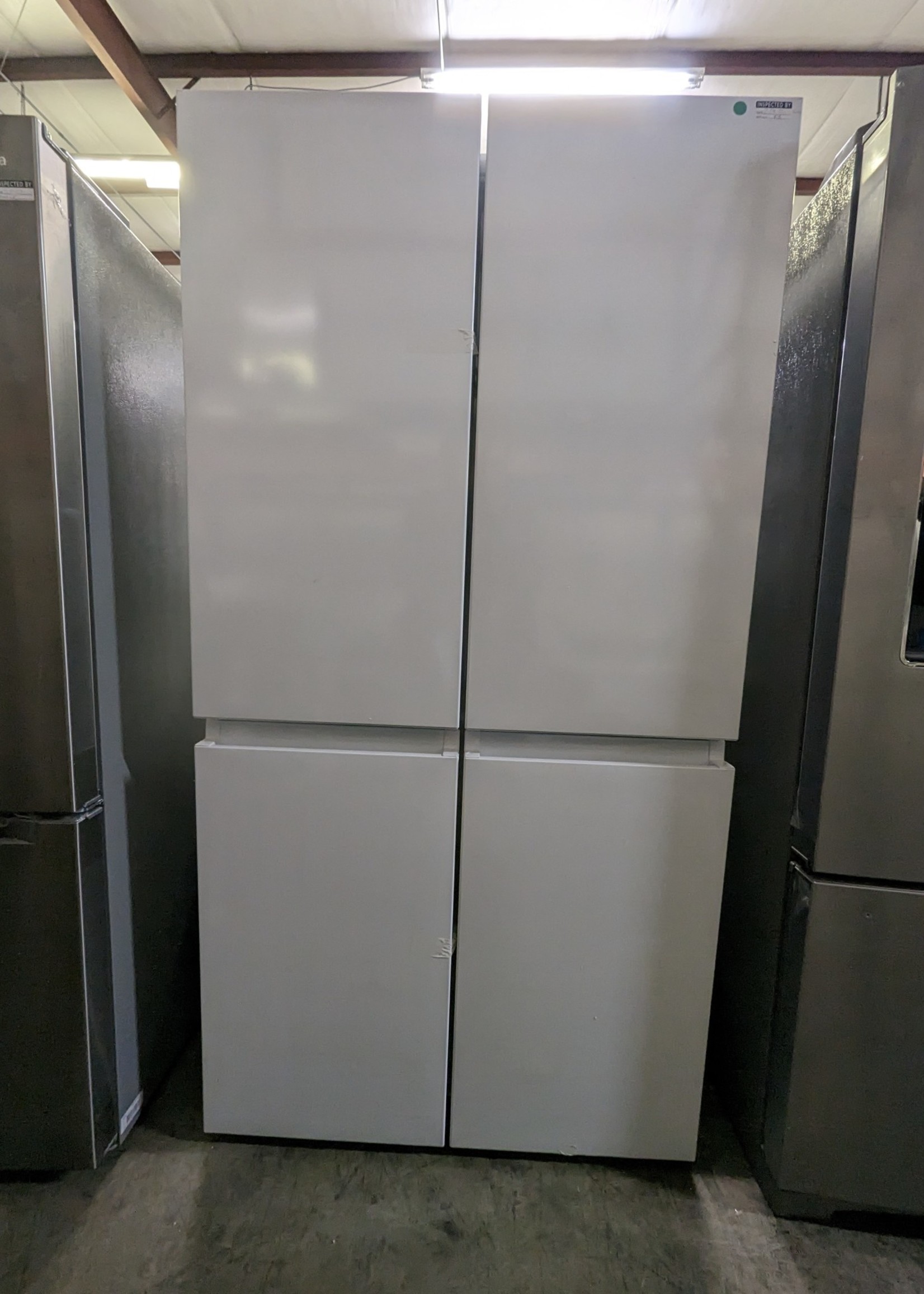 Hisense *Hisense  HRQ215N6BWD  21.6-cu ft 4-Door Counter-depth French Door Refrigerator with Ice Maker (White)