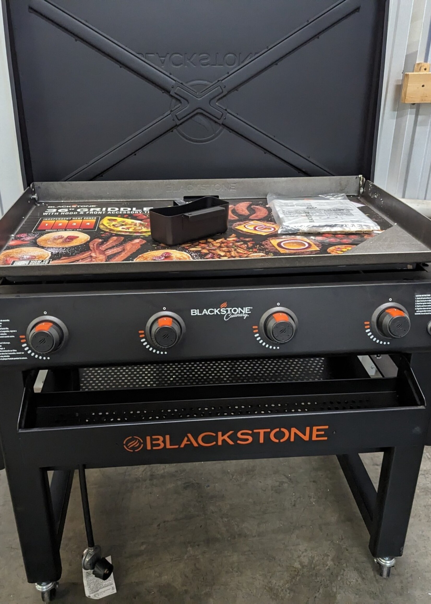 *Blackstone 2162 36-in Culinary Omnivore Griddle with Hood 4-Burner Liquid Propane Flat Top Grill