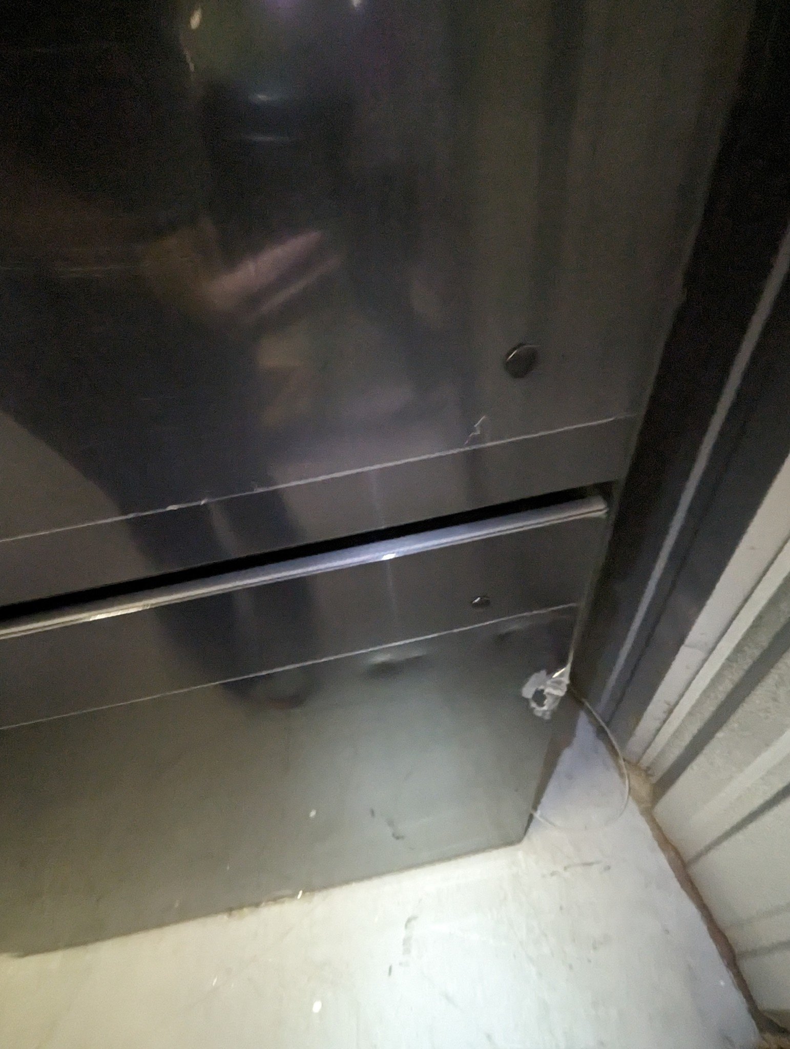 Hisense **HRB171N6ABE Clearance 17.2-cu ft Counter-depth Bottom-Freezer Refrigerator (Black Metallic Steel) ENERGY STAR