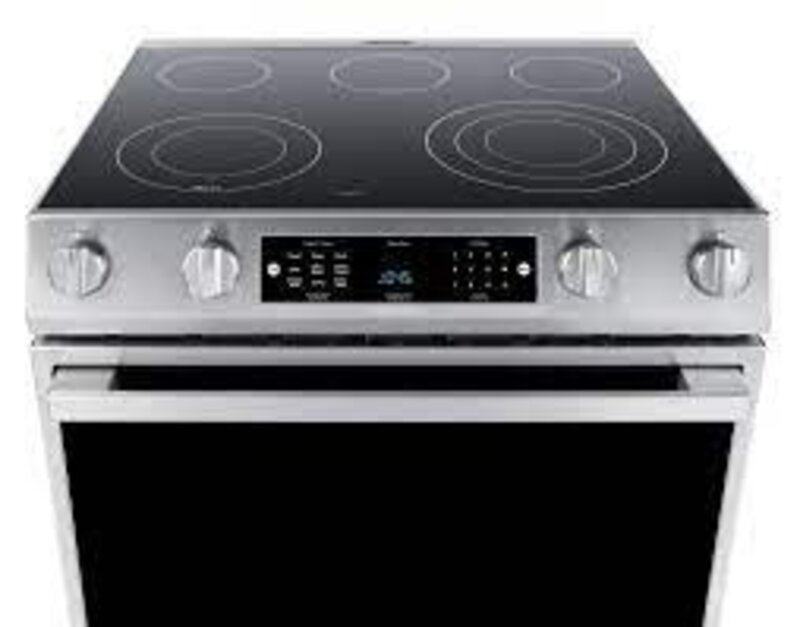 Hisense *HFE3501CPS 30-in Glass Top 5 Burners 5.8-cu ft Self-Cleaning Air Fry Slide-in Electric Range (Stainless Steel)