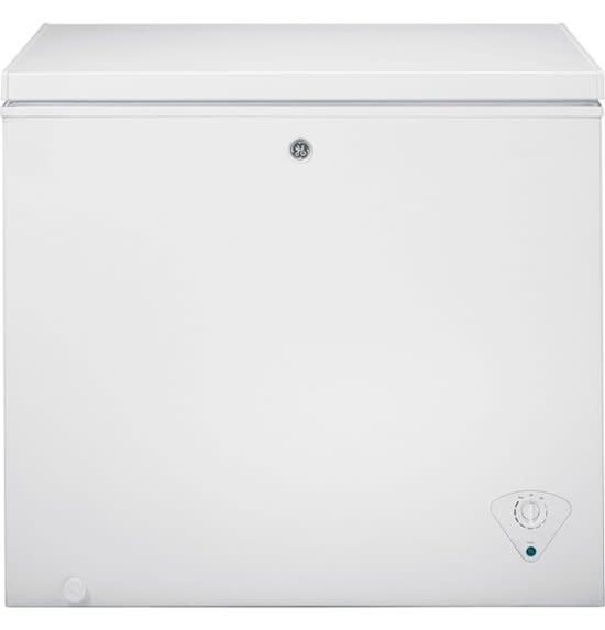 GE *FCM7STWW  Garage Ready 7-cu ft Manual Defrost Chest Freezer (White)