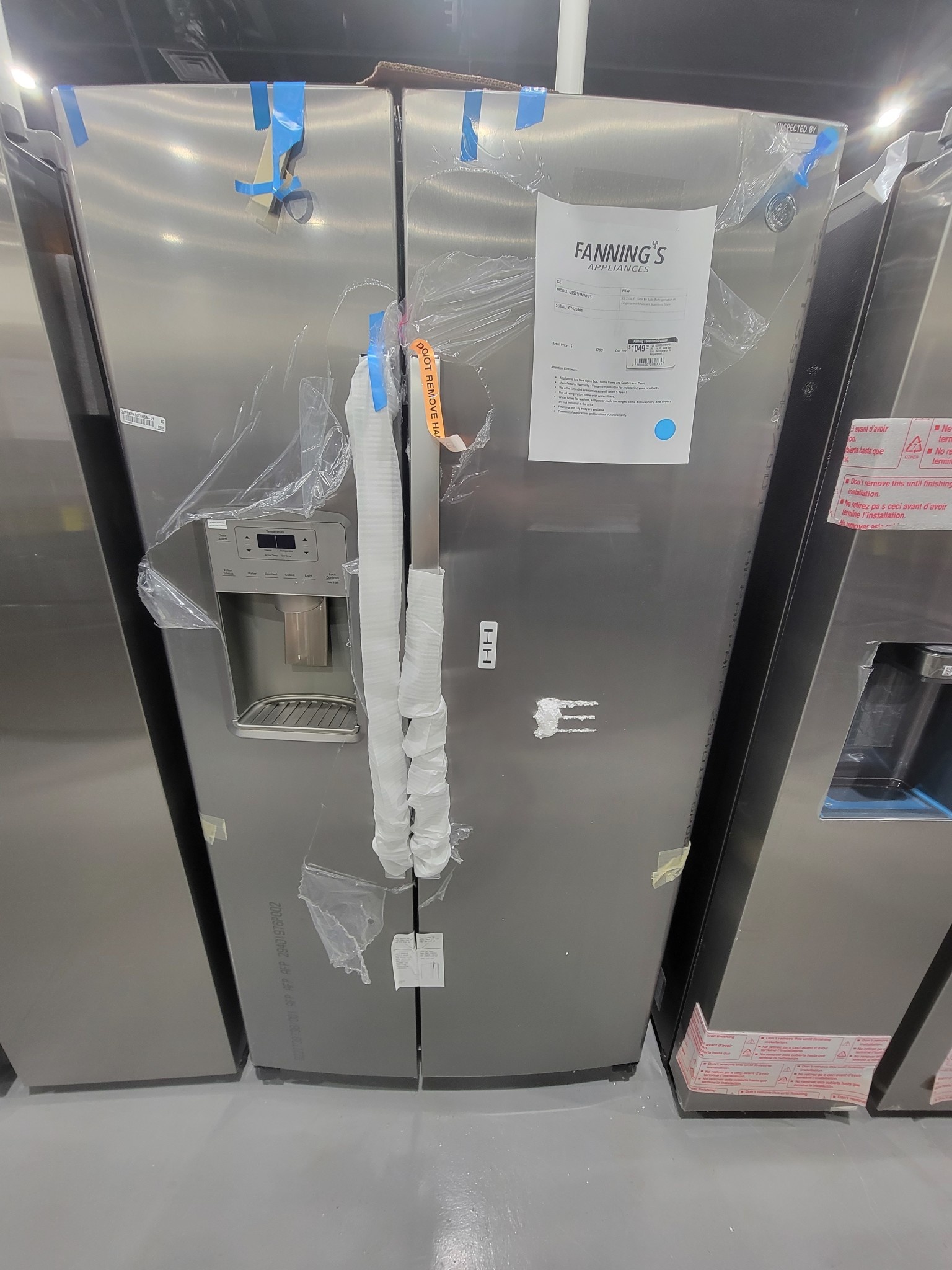 GE *GSS25IYNFS 25.1 cu. ft. Side by Side Refrigerator in Fingerprint Resistant Stainless Steel