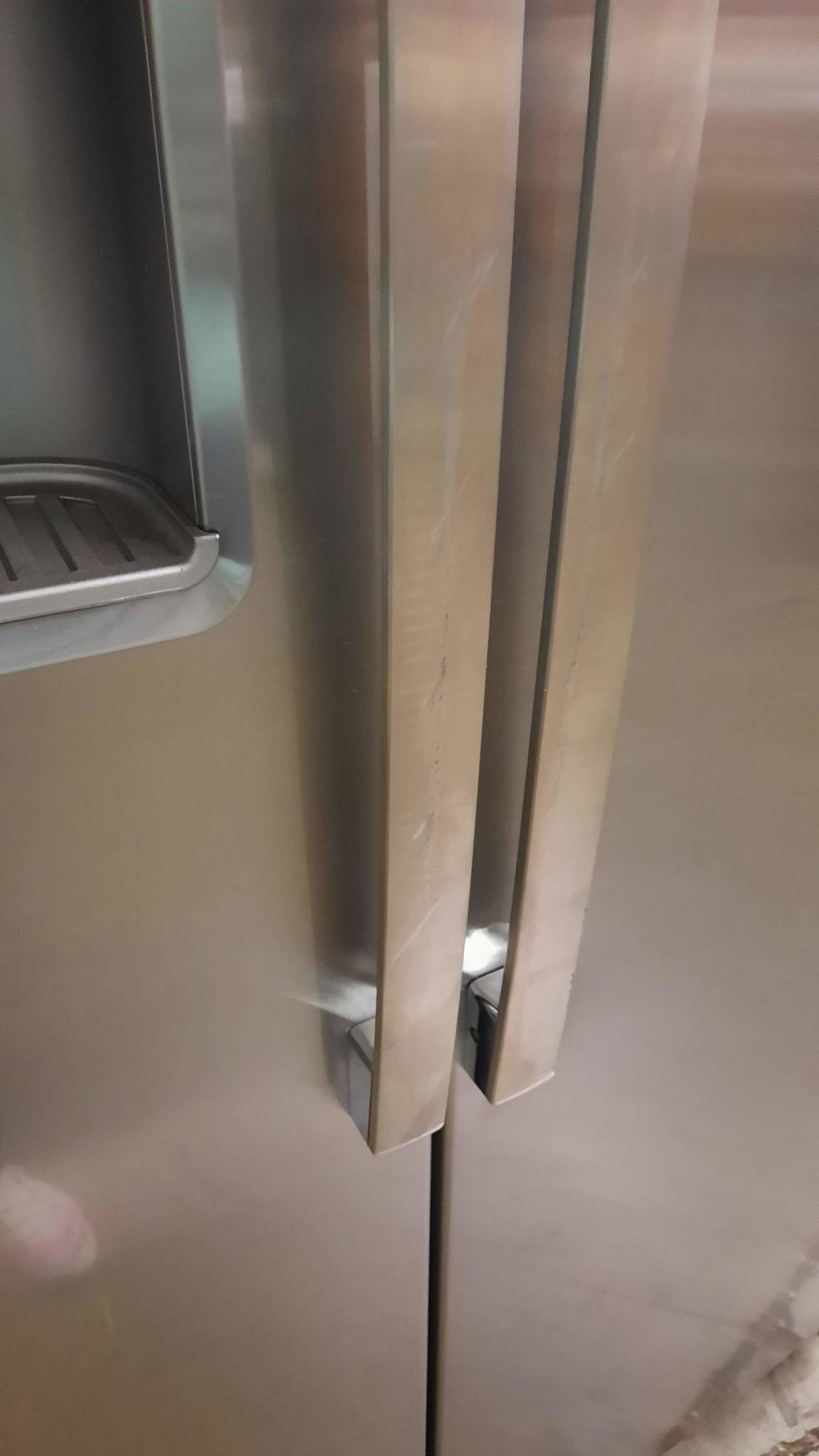 *GSS25IYNFS 25.1 cu. ft. Side by Side Refrigerator in Fingerprint