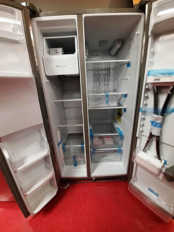 Frigidaire *FRSS26L3AF 25.6-cu ft Side-by-Side Refrigerator with Ice Maker Easycare Stainless Steel)