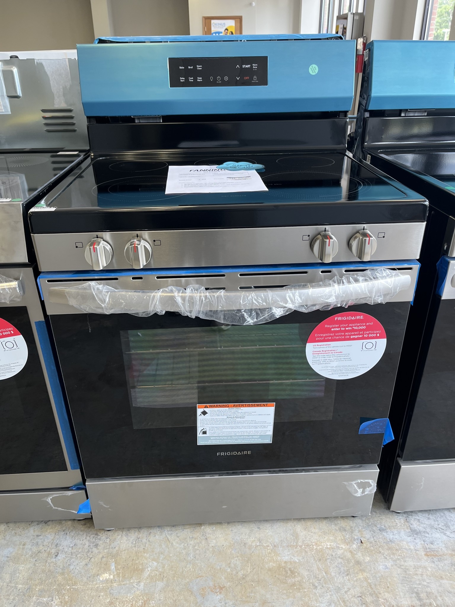 Frigidaire *FCRE306LAF 30-in Glass Top 5 Burners 5.3-cu ft Steam Cleaning Freestanding Electric Range (Easycare Stainless Steel)