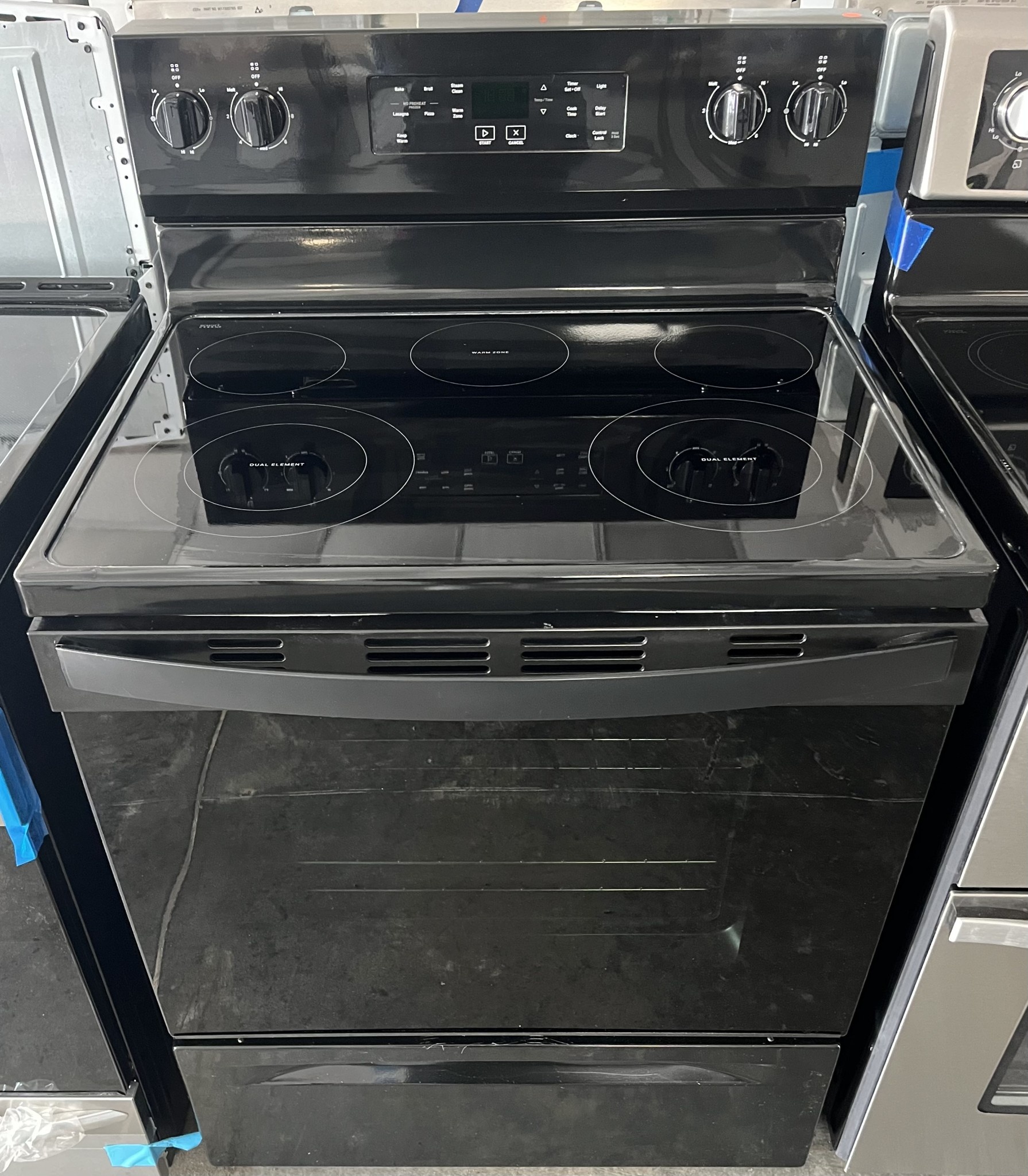 Whirlpool *WFES3330RB 5.3 Cu. Ft. Freestanding Electric Range with Cooktop Flexibility - Black