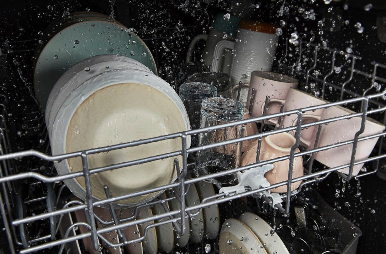 Whirlpool WDP540HAMZ  (NIB) Top Control 24-in Built-In Dishwasher (Fingerprint Resistant Stainless Steel) ENERGY STAR, 55-dBA