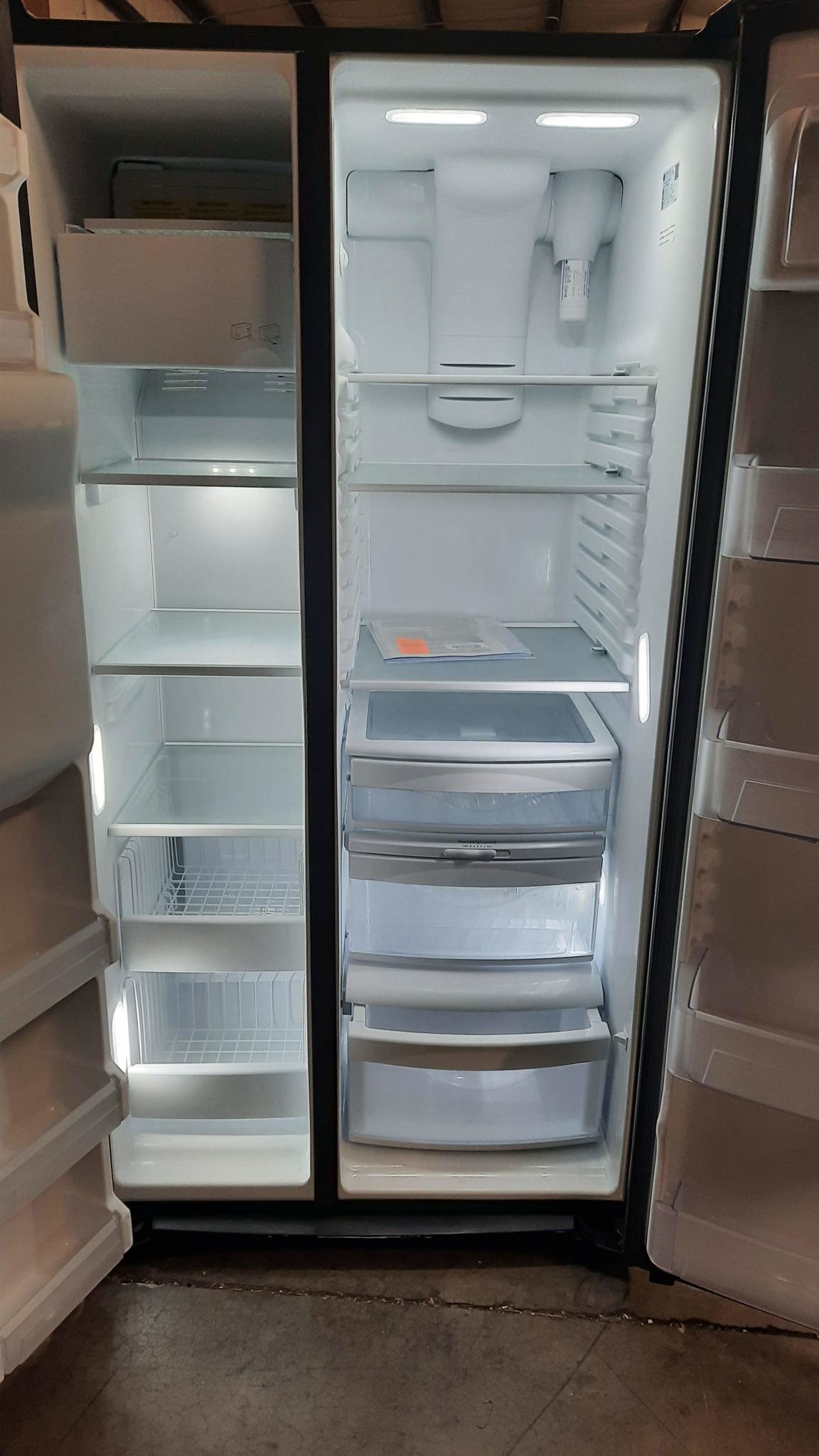 GE *GSS25IYNFS 25.1 cu. ft. Side by Side Refrigerator in Fingerprint Resistant Stainless Steel