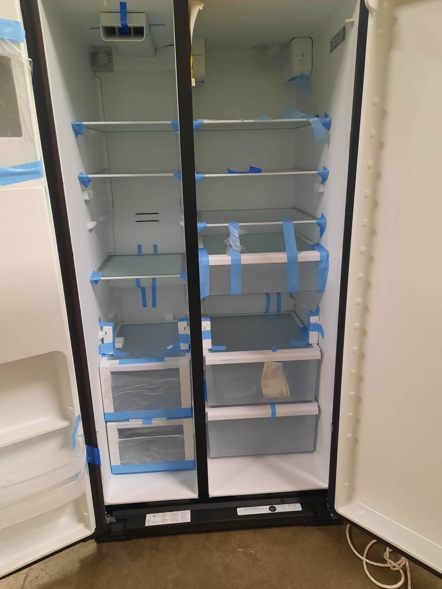 Whirlpool *WRS588FIHV 28.4-cu ft Side-by-Side Refrigerator with Ice Maker (Fingerprint-Resistant Black Stainless)