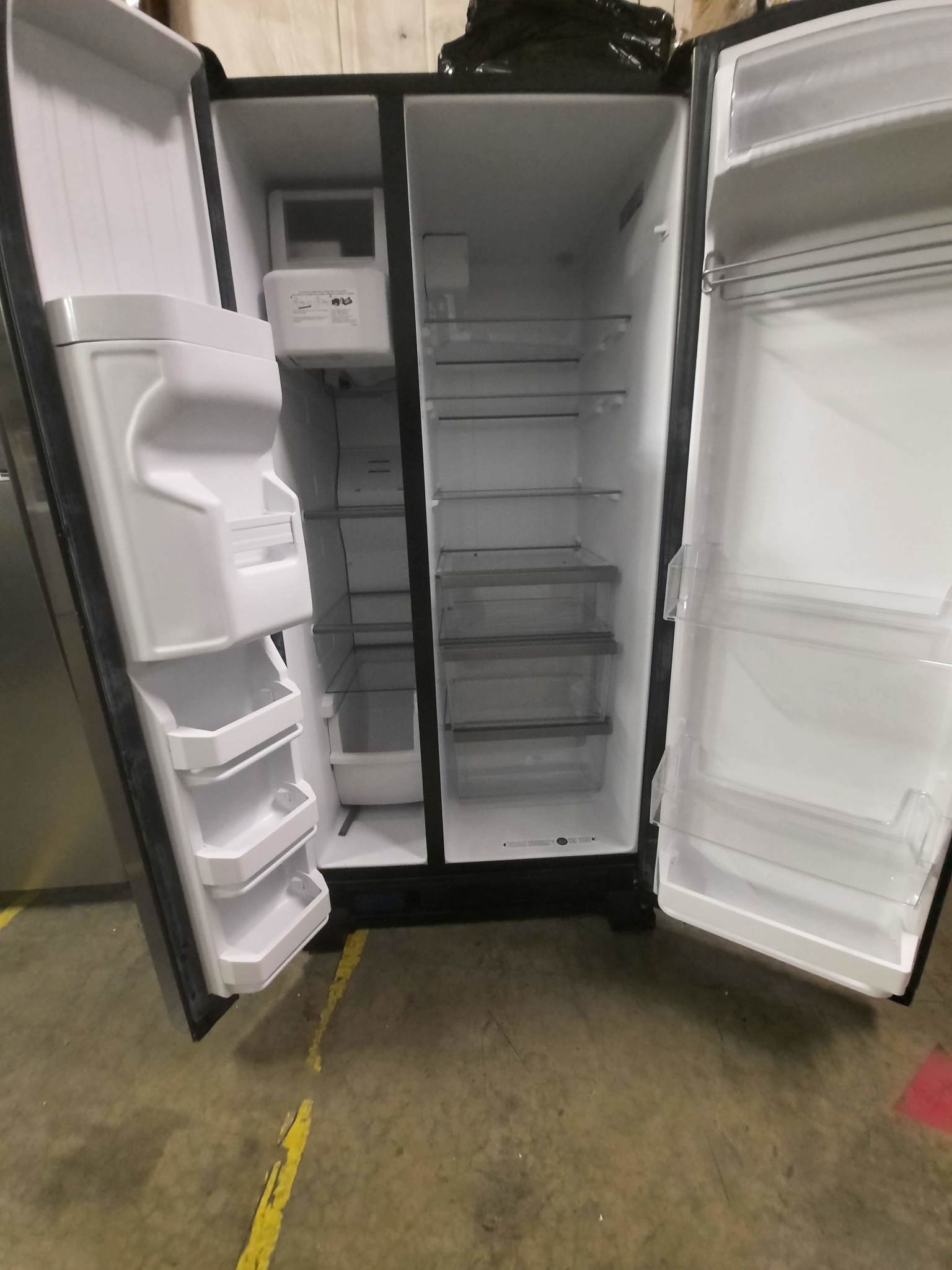 Whirlpool *WRS321SDHV  21.4-cu ft Side-by-Side Refrigerator with Ice Maker (Fingerprint Resistant Black Stainless)