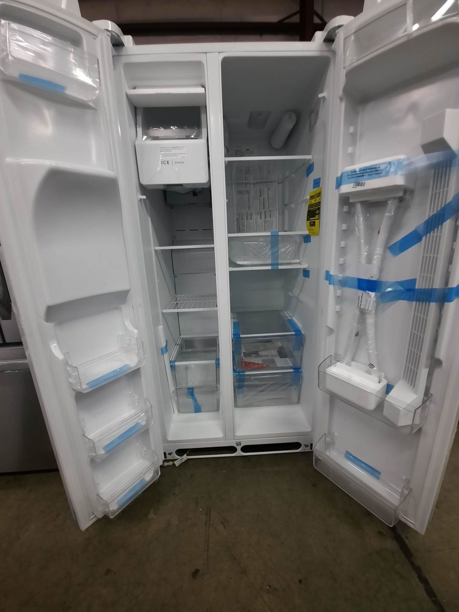 Frigidaire *FRSS2323AW 22.3-cu ft Side-by-Side Refrigerator with Ice Maker (White) ENERGY STAR