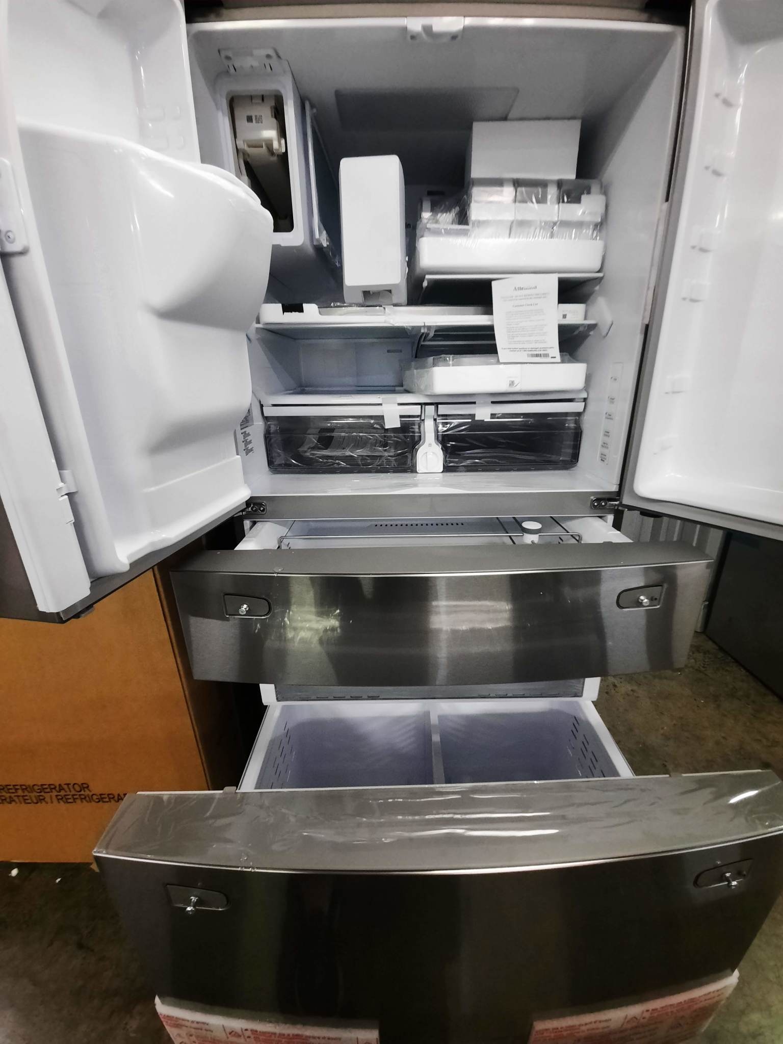 Samsung *RF28R7201SR 28-cu ft Smart Compatible French Door Refrigerator with Ice Maker with Water and Ice Dispenser ( Stainless Steel ) ENERGY STAR Certified