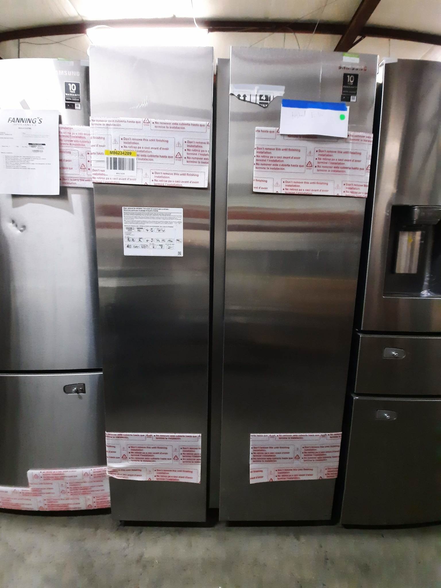 Samsung *RS28A500ASR 28 cu. ft. Side-by-Side Refrigerator with WiFi and Large Capacity - Fingerprint Resistant Stainless Steel